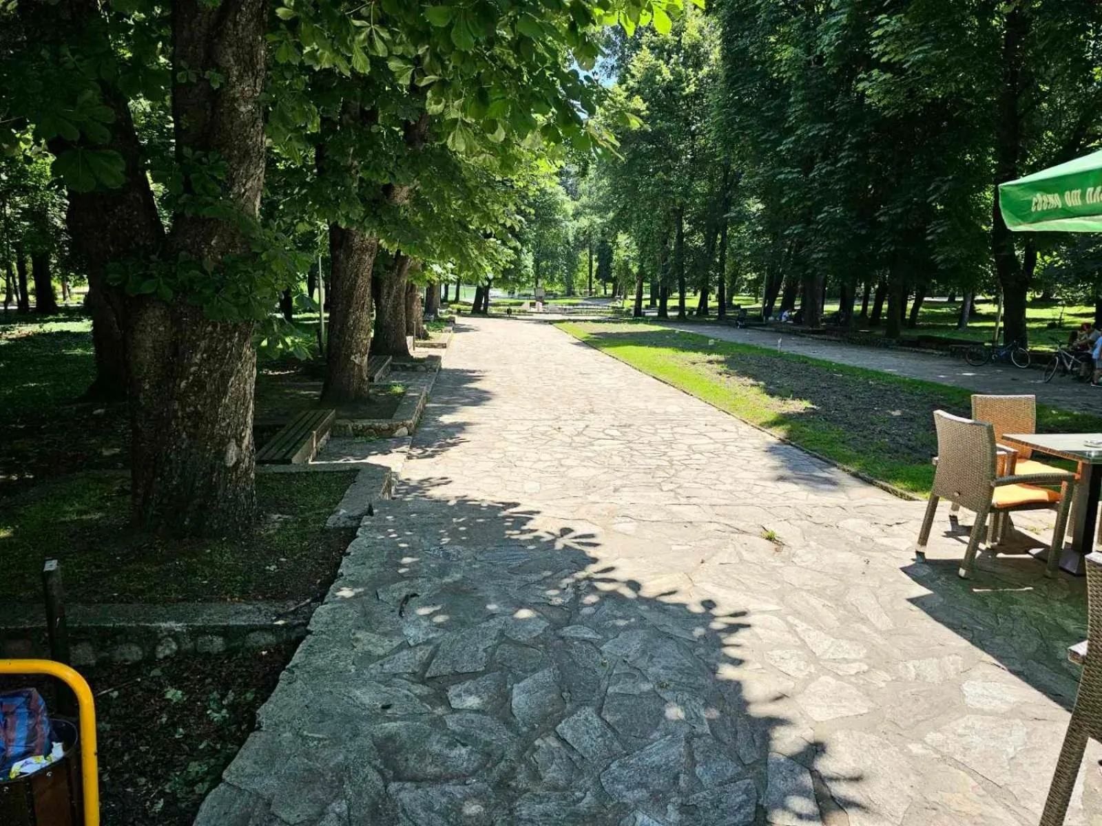 Day in Gardenia Park Hotel