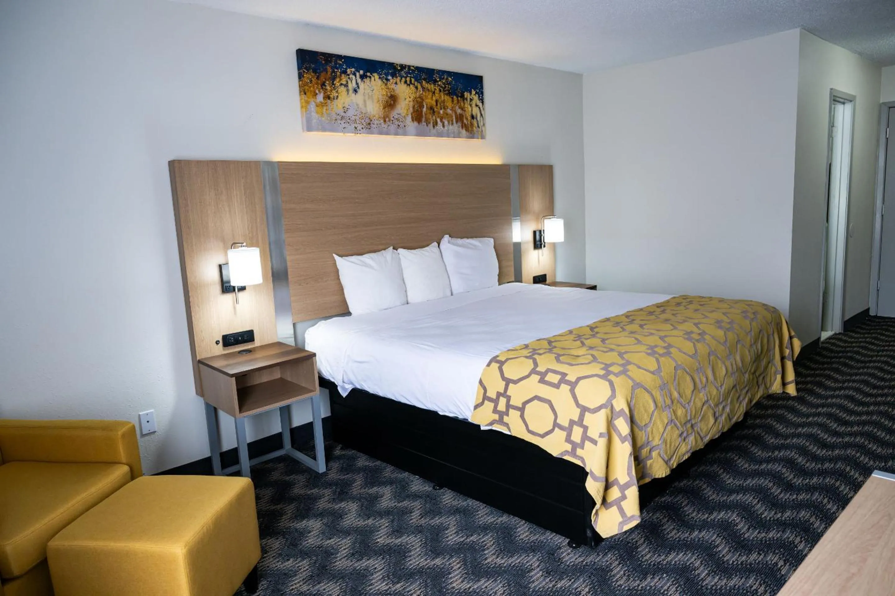 Photo of the whole room, Bed in Baymont by Wyndham Greensboro/Coliseum