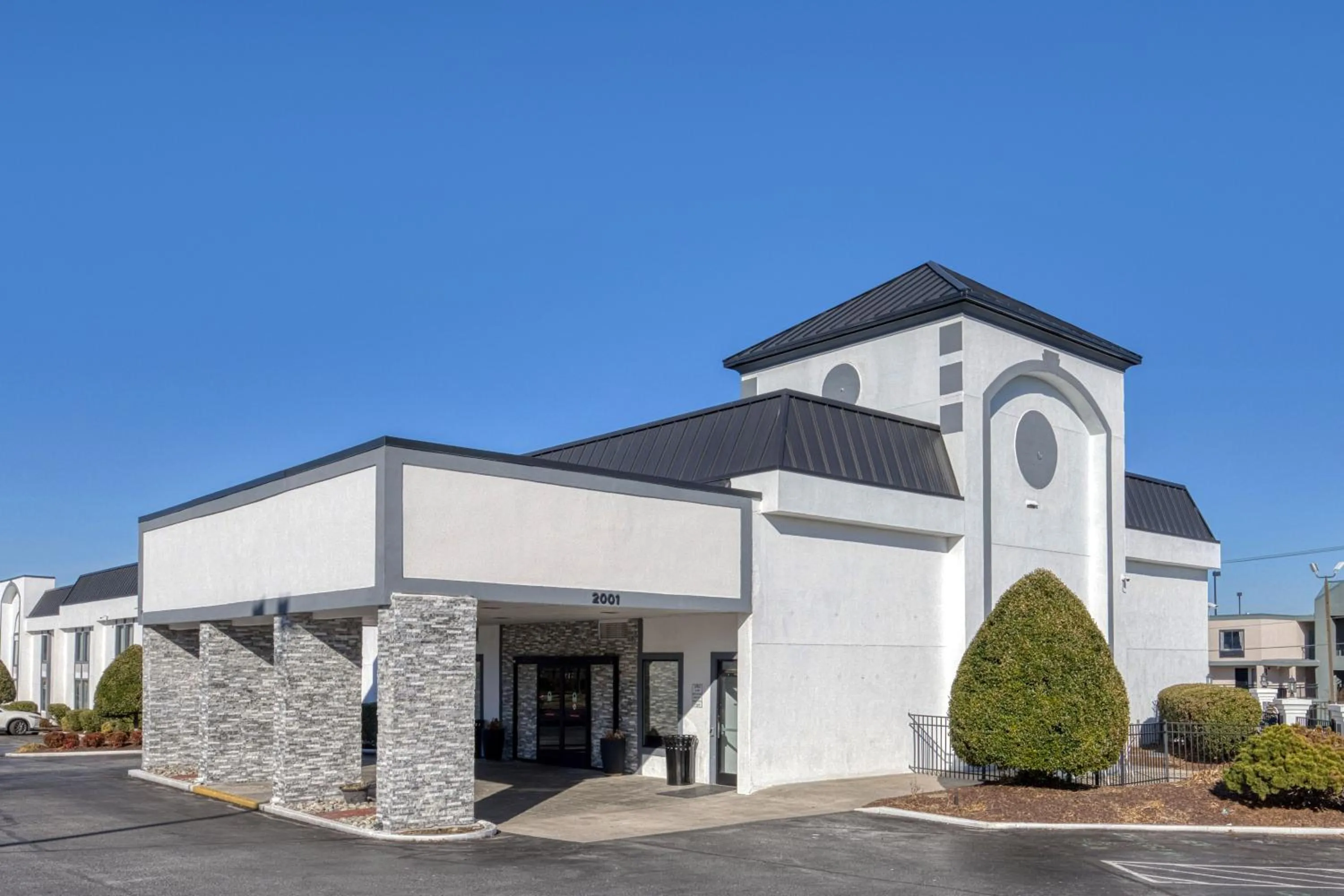 Property building in Best Western Greensboro Coliseum Inn