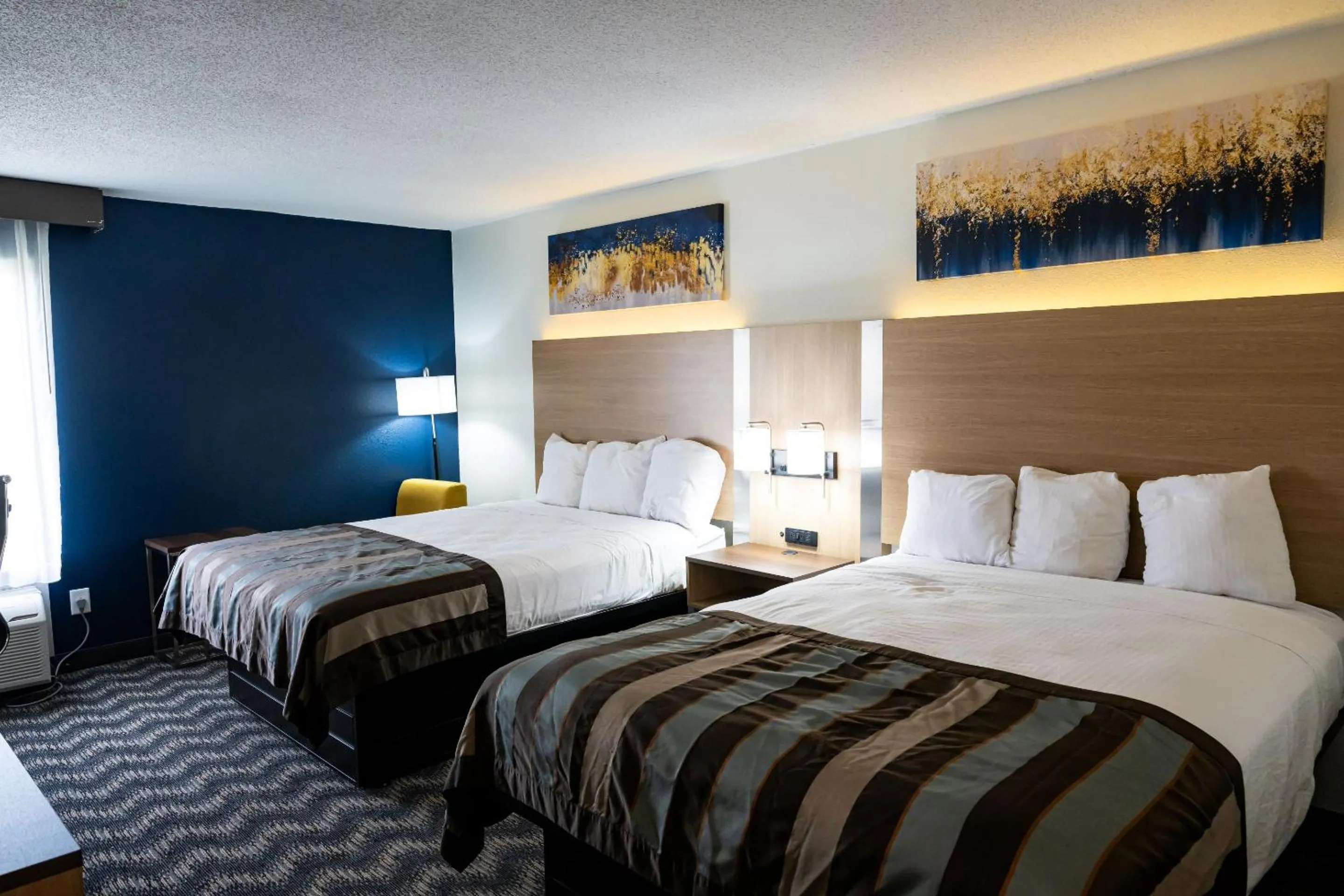 Photo of the whole room, Bed in Baymont by Wyndham Greensboro/Coliseum