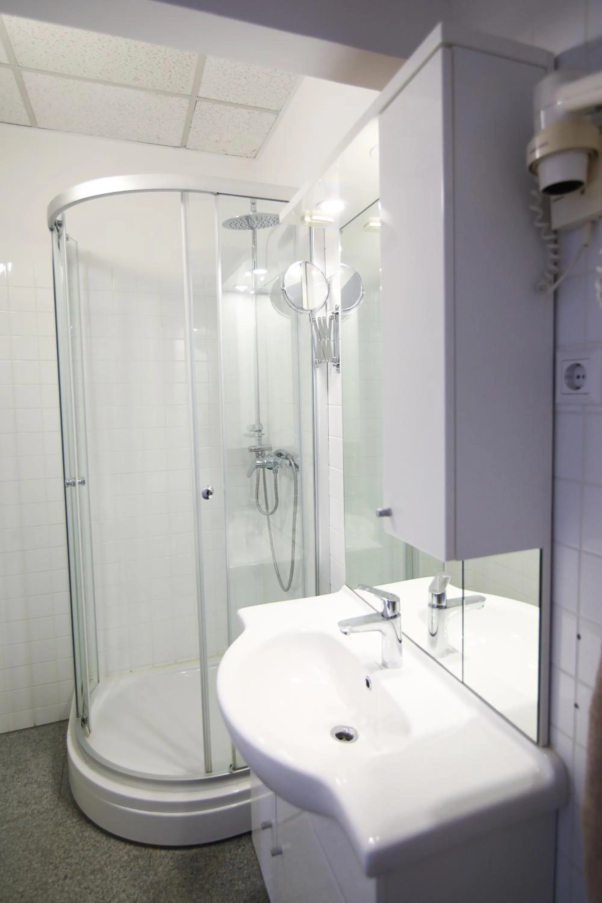 Shower in Hotel Katrca