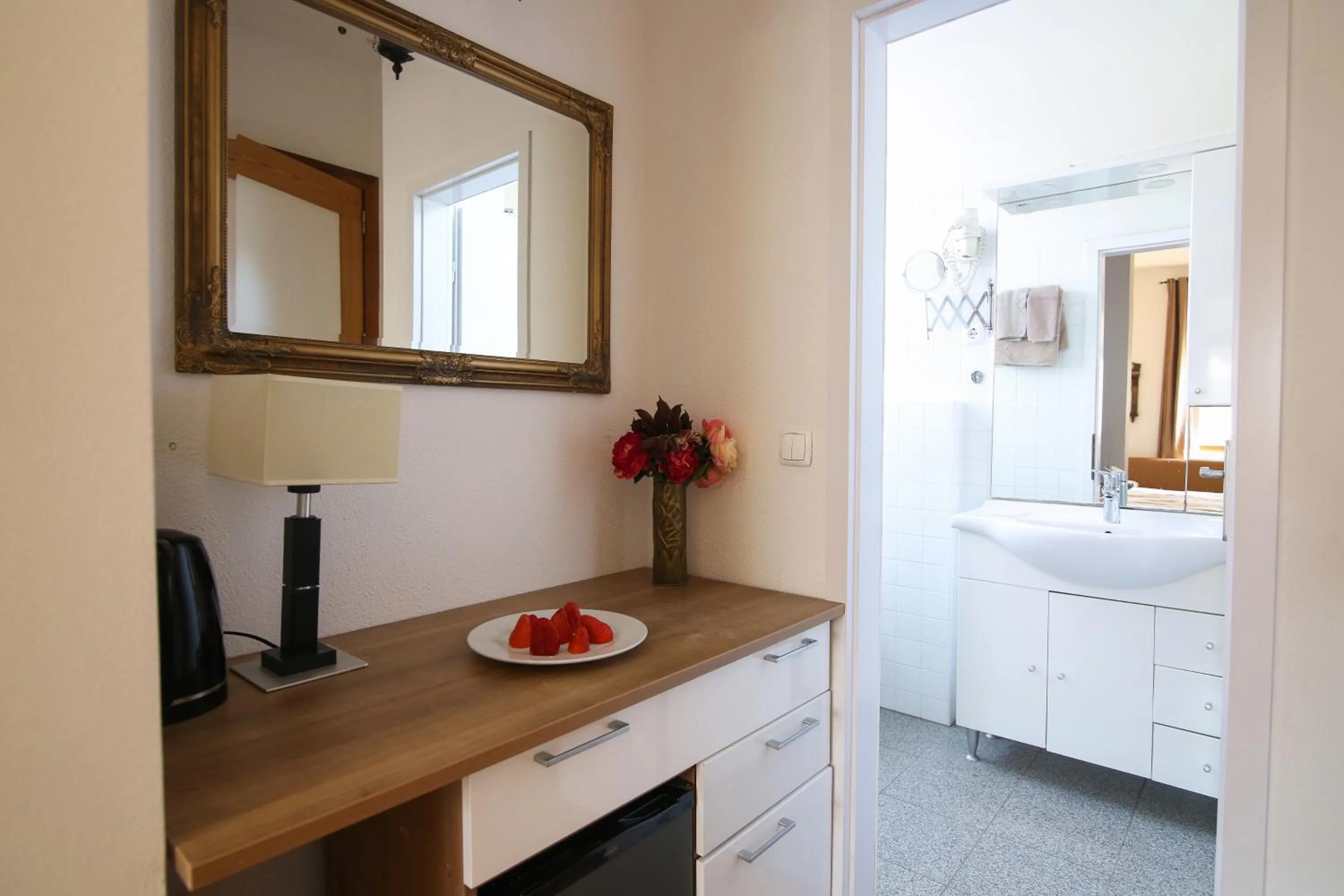 Bathroom, Bed in Hotel Katrca