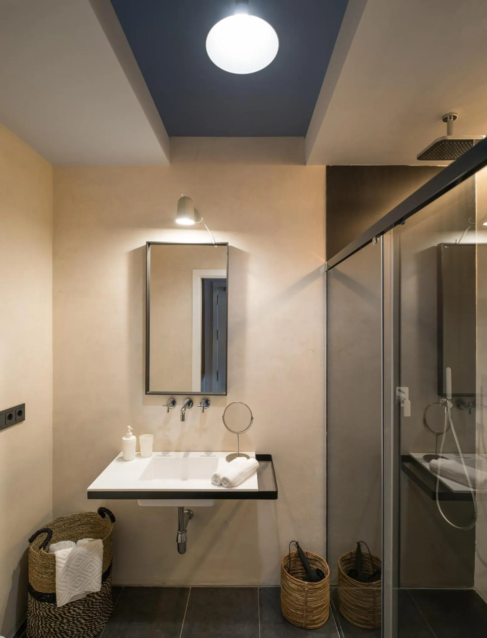 Bathroom in Welldone Antiquarium