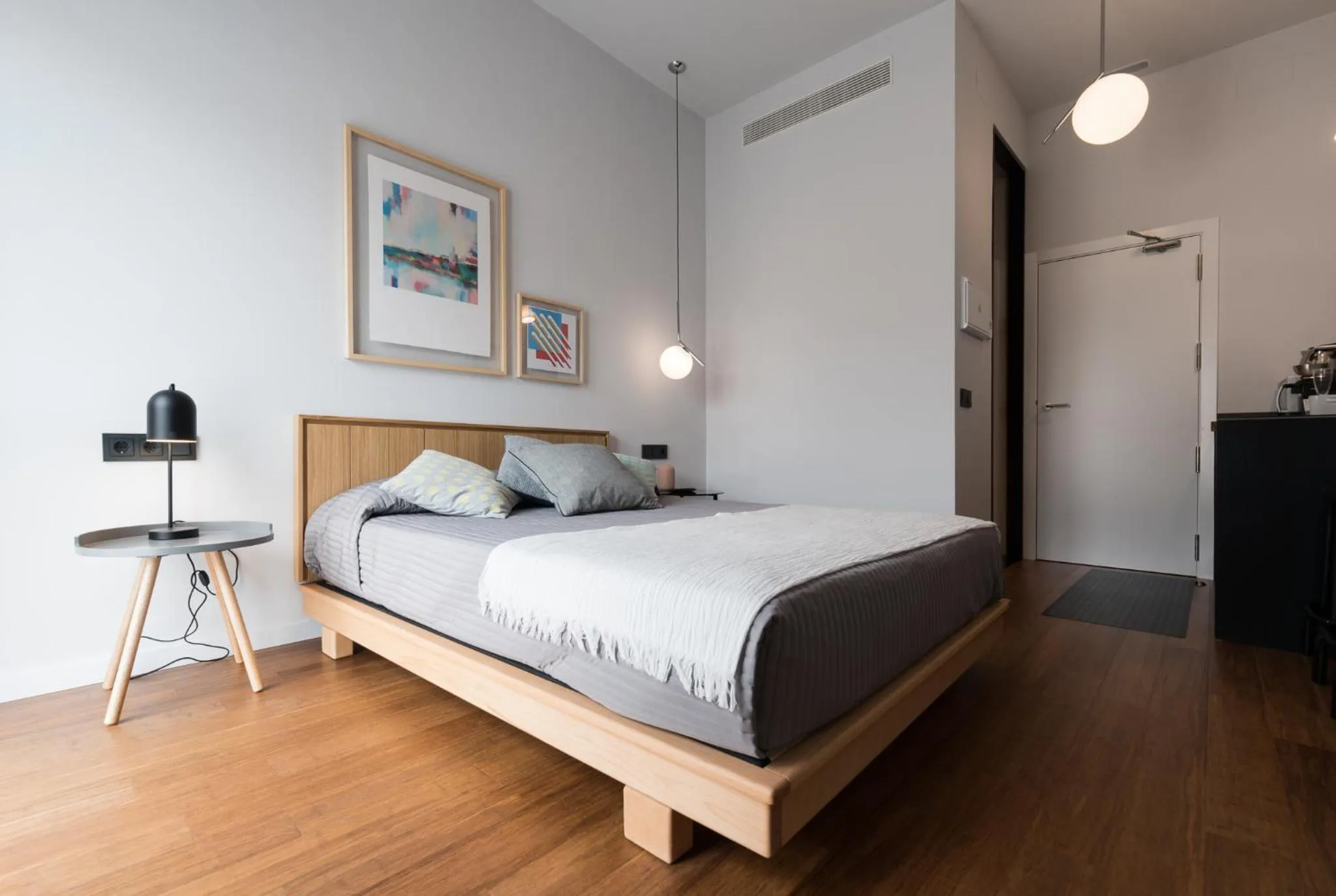 Photo of the whole room, Bed in Welldone Antiquarium