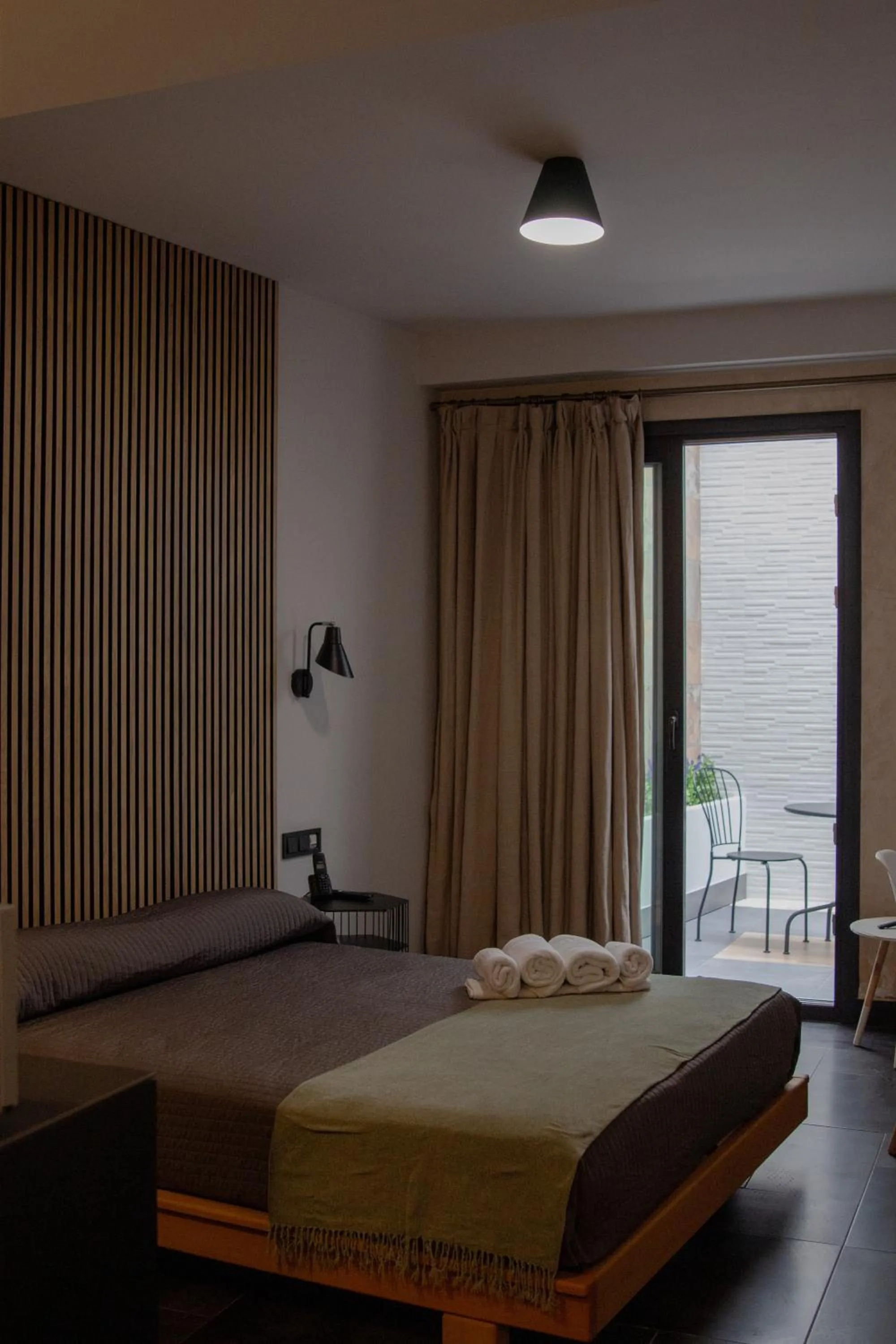 Bed in Welldone Antiquarium