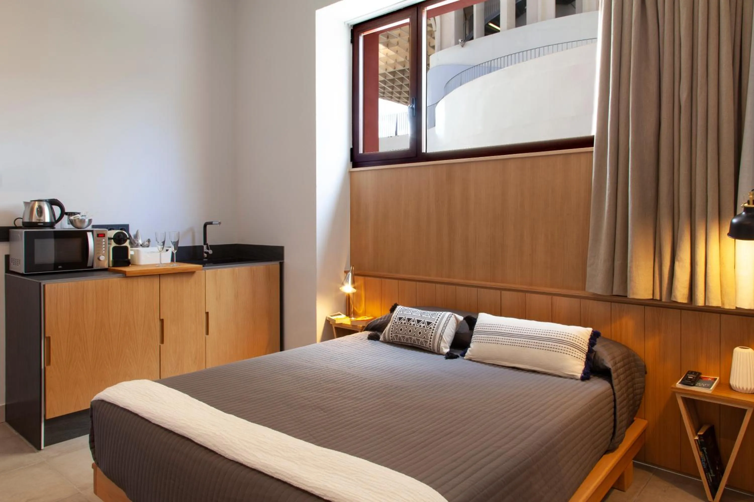 Kitchen or kitchenette, Bed in Welldone Metropol