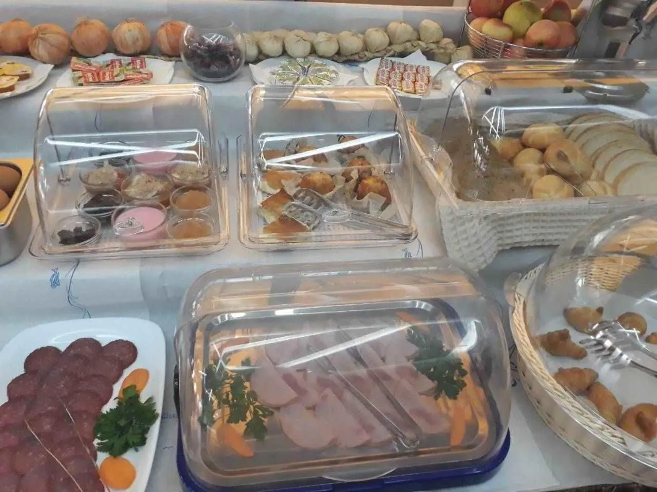 Food and drinks in Elate Plaza Hotel