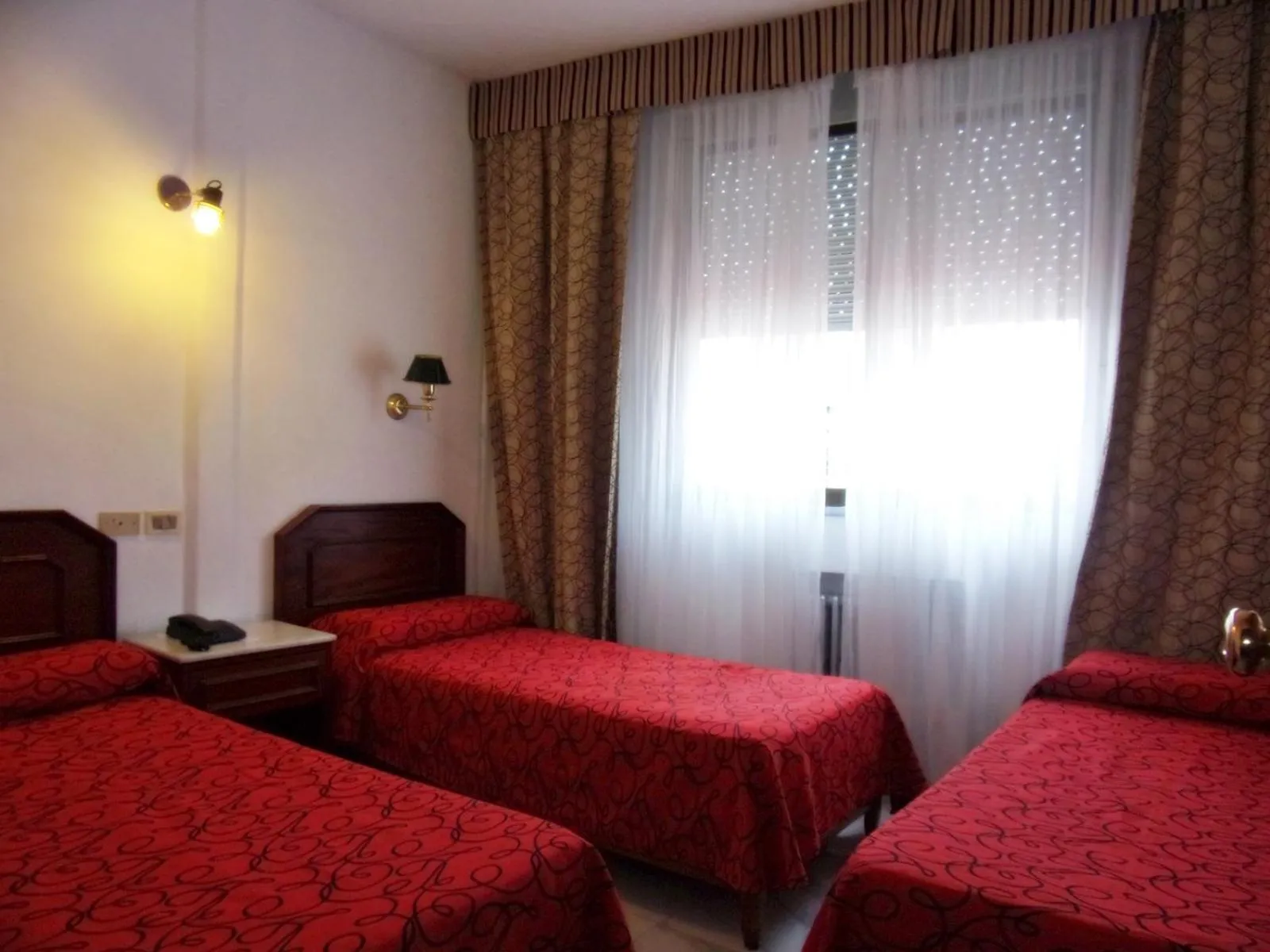 Photo of the whole room, Bed in Hotel Tres Sargentos