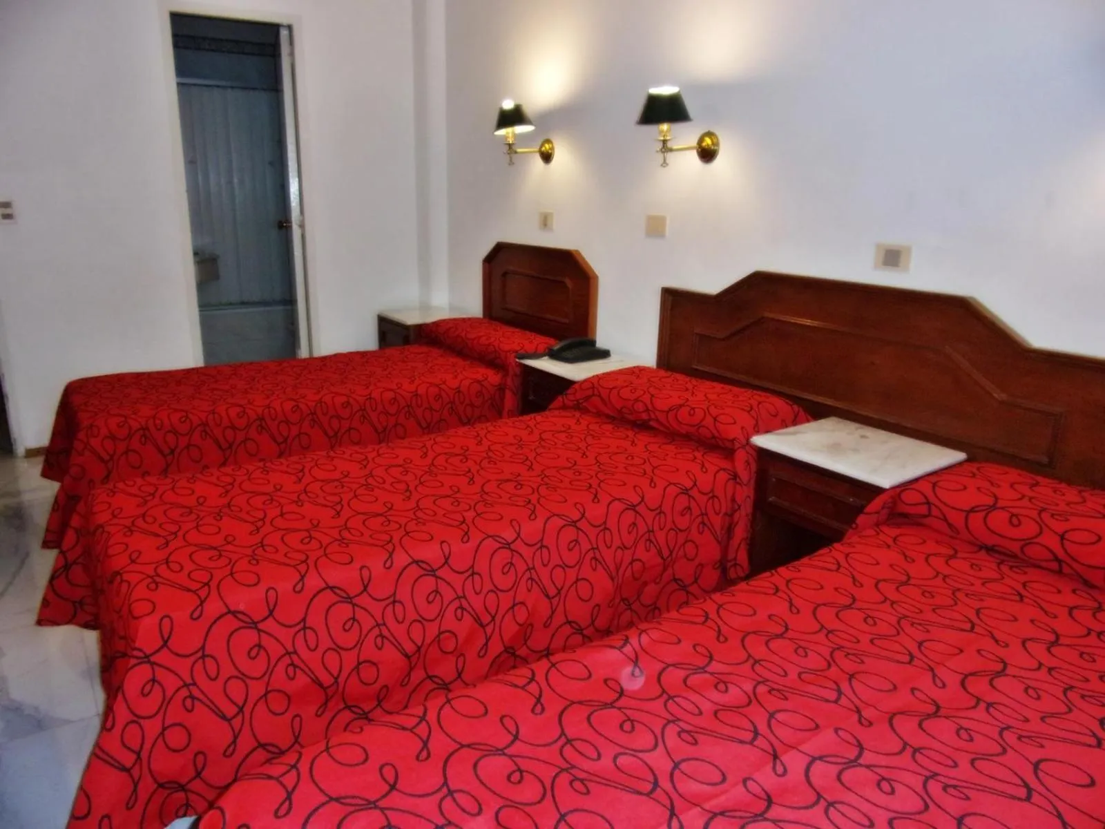 Photo of the whole room, Bed in Hotel Tres Sargentos