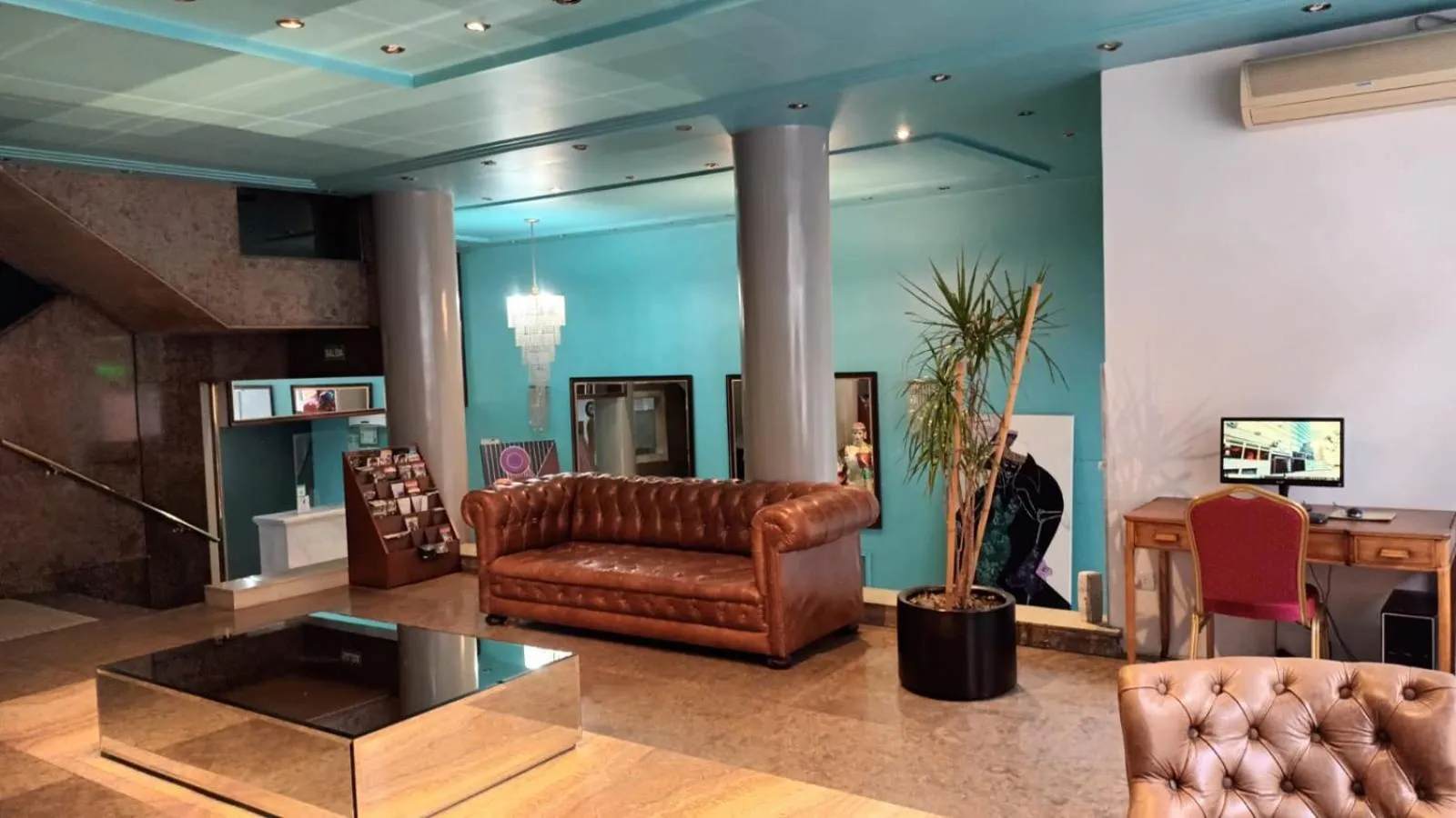 Communal lounge/ TV room in Hotel Tres Sargentos