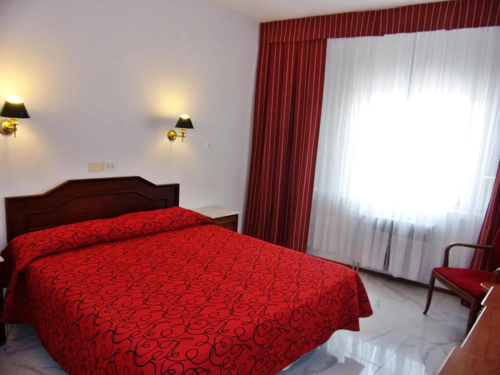 Photo of the whole room, Bed in Hotel Tres Sargentos