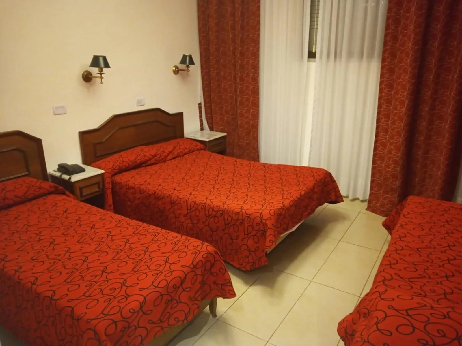 Photo of the whole room, Bed in Hotel Tres Sargentos