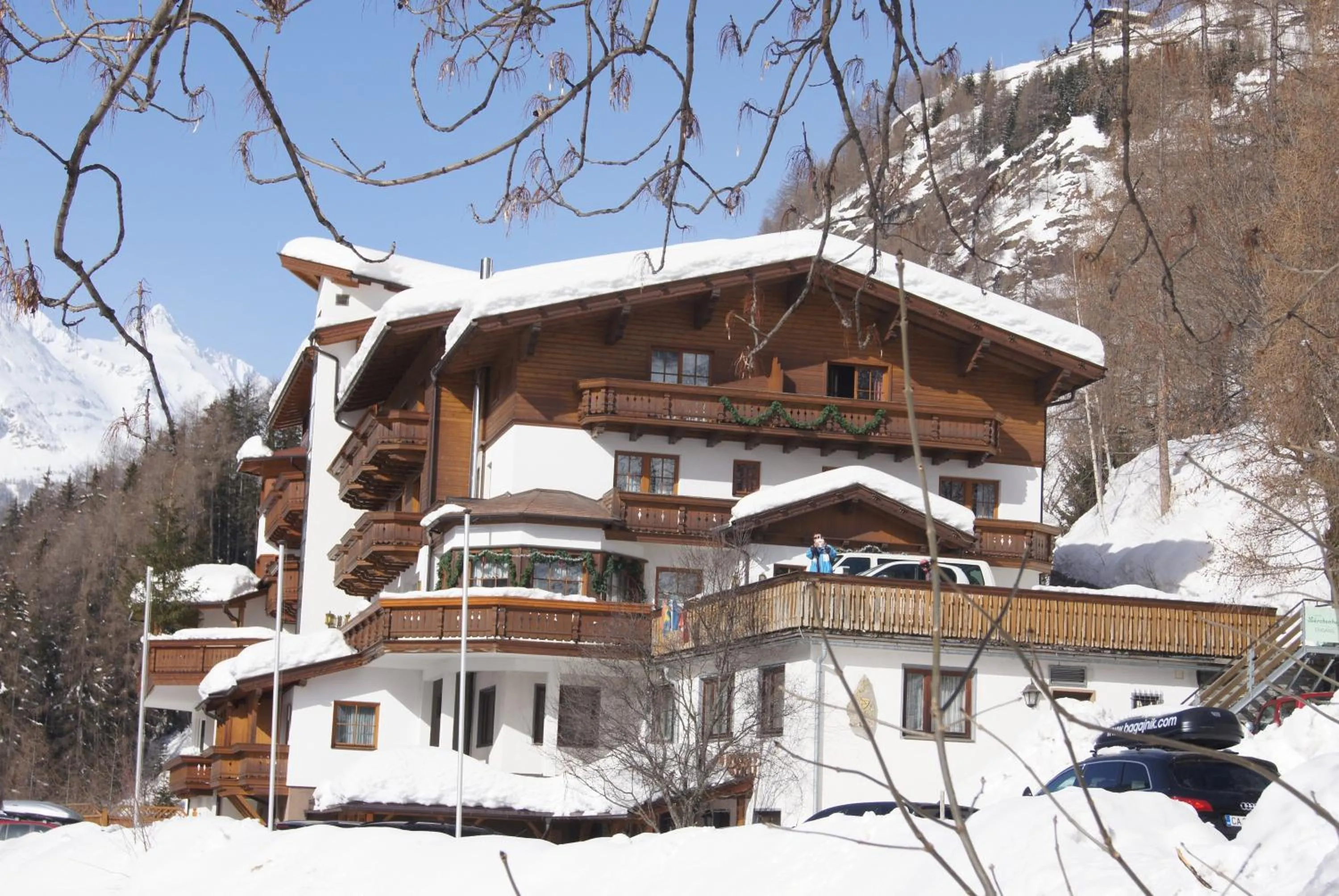 Facade/entrance in Alpin Panoramahotel Lärchenhof