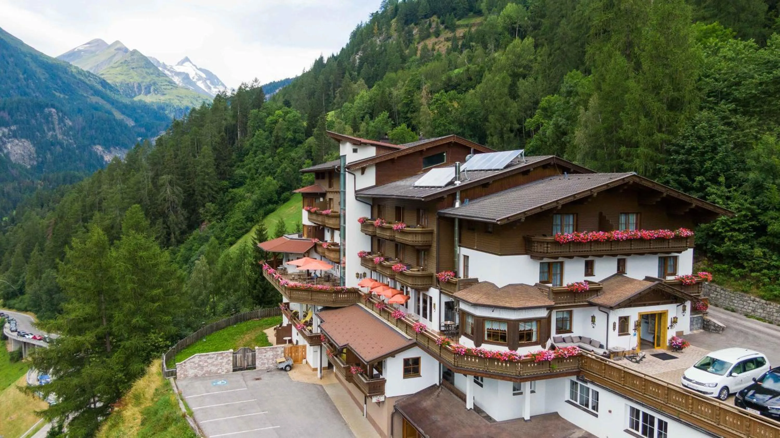 Property building in Alpin Panoramahotel Lärchenhof