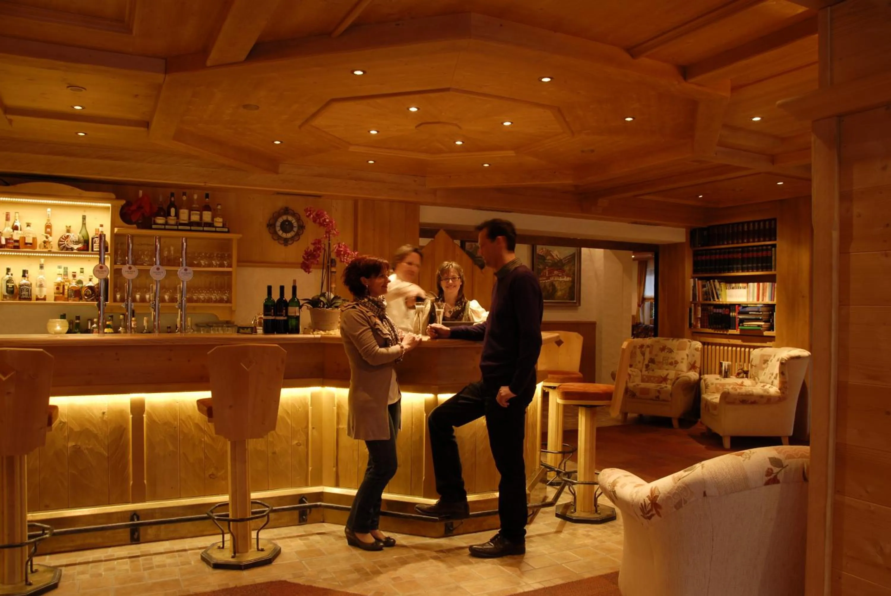 People in Alpin Panoramahotel Lärchenhof