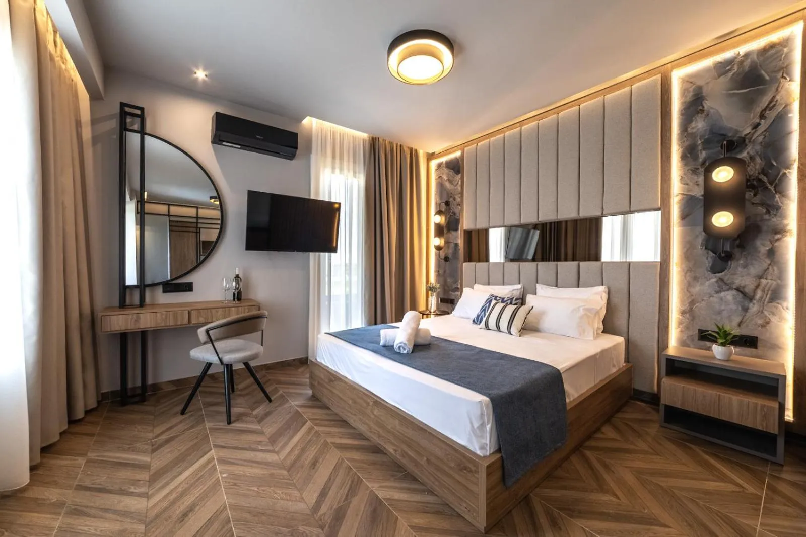 Bedroom, Bed in Mythic Summer Hotel