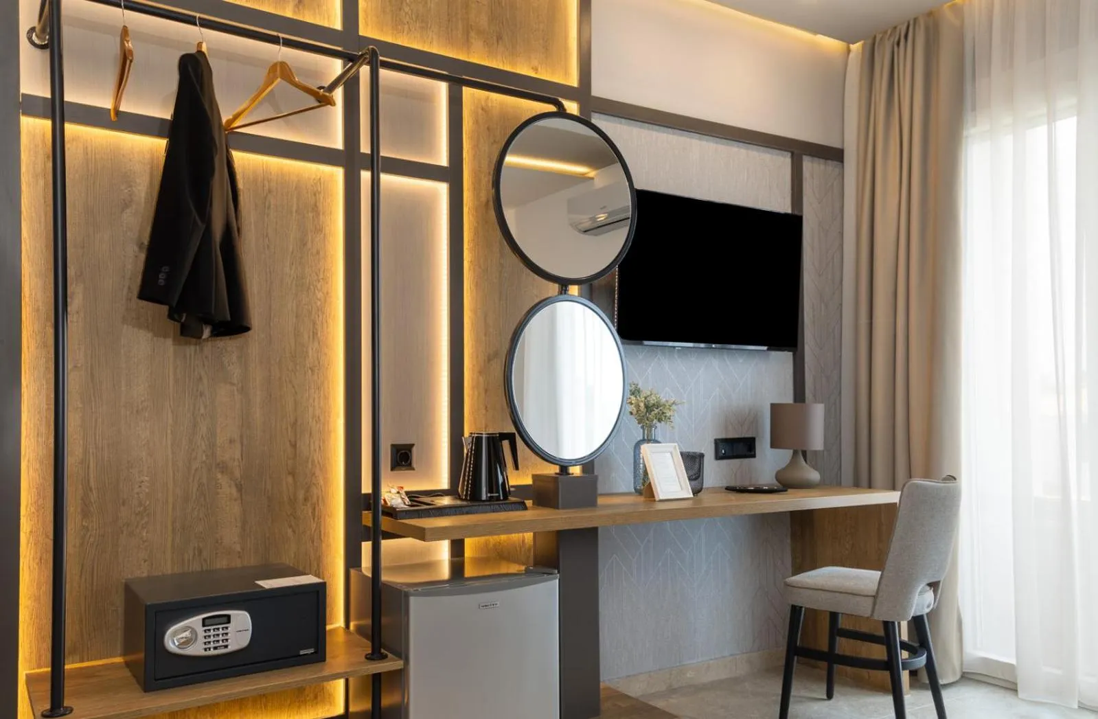 TV and multimedia in Mythic Summer Hotel