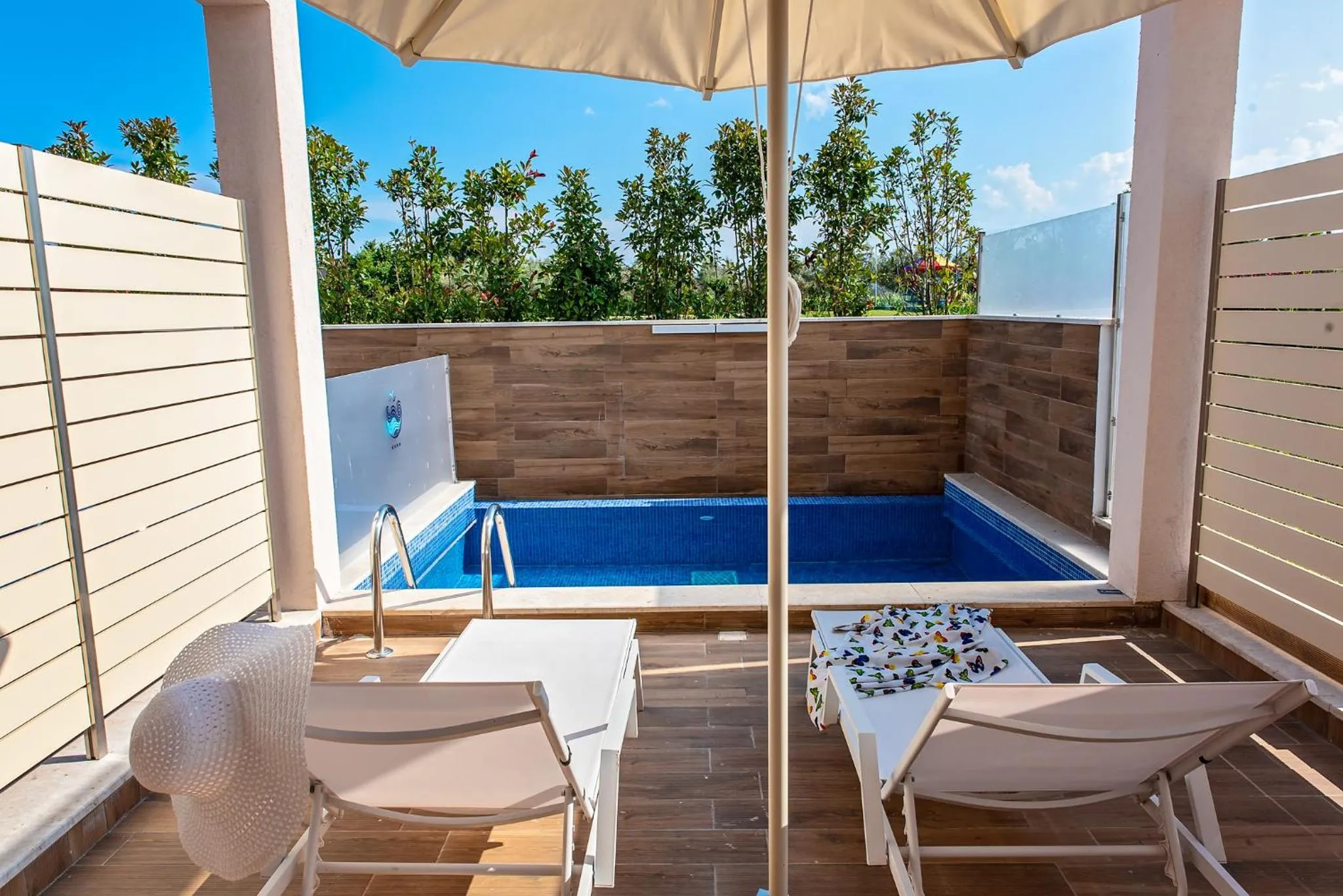 Balcony/Terrace in Mythic Summer Hotel