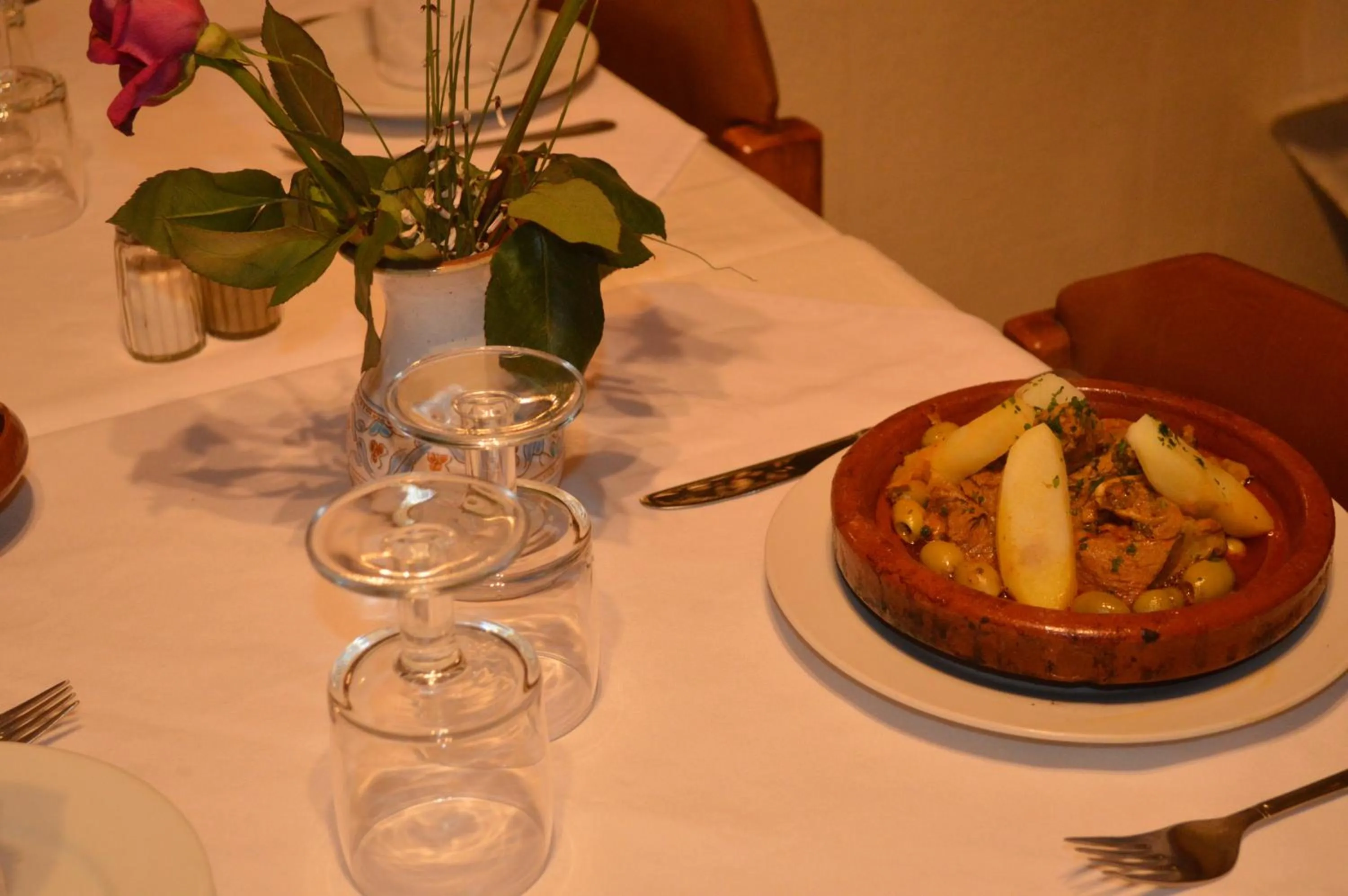 Restaurant/places to eat in Hotel Amalay