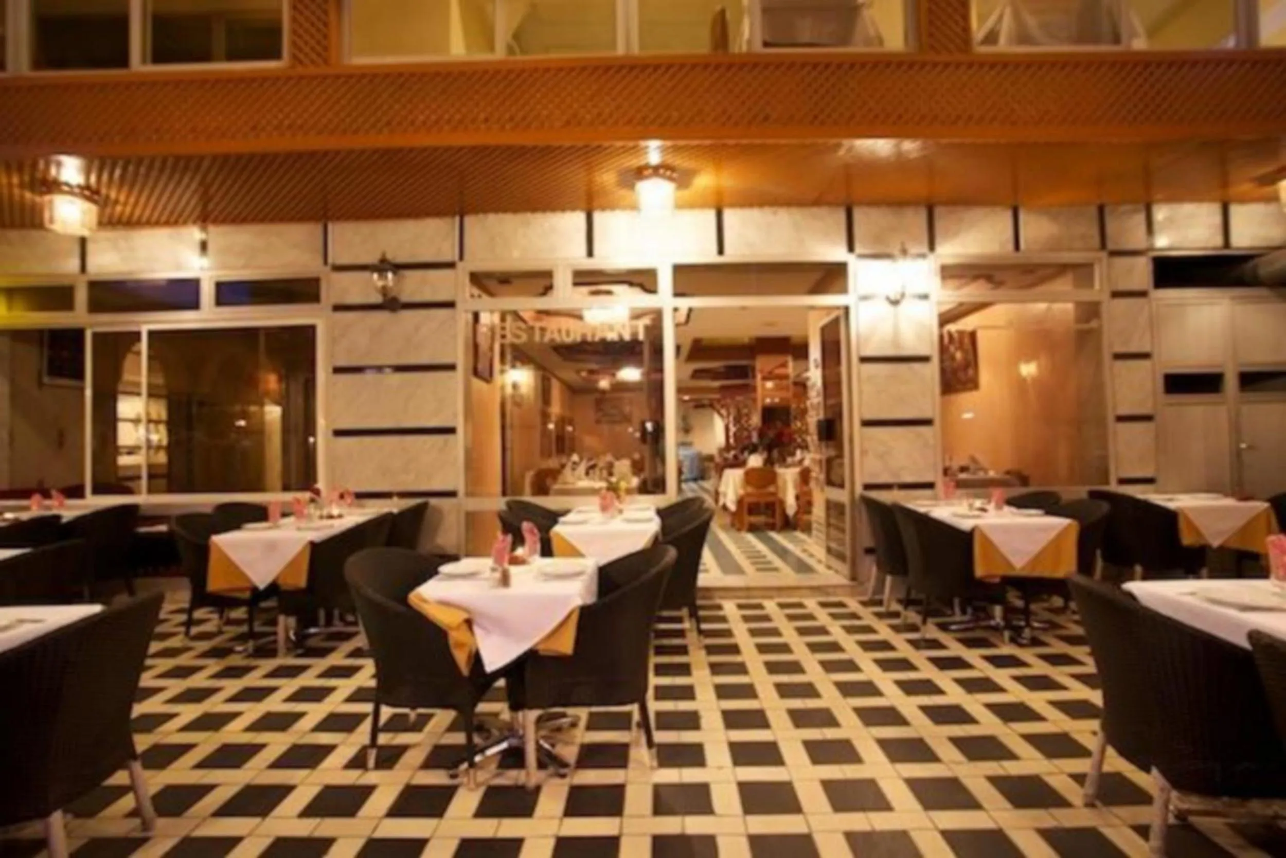 Restaurant/places to eat in Hotel Amalay