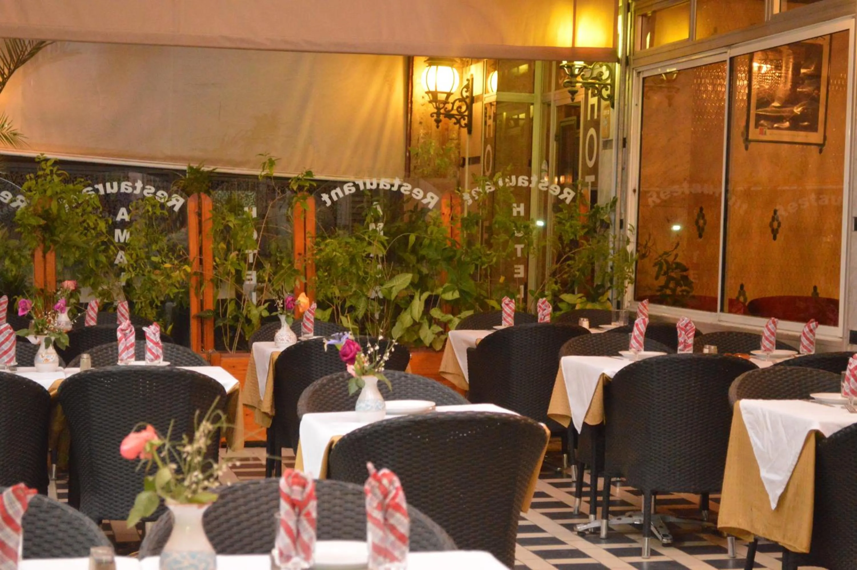 Restaurant/places to eat in Hotel Amalay