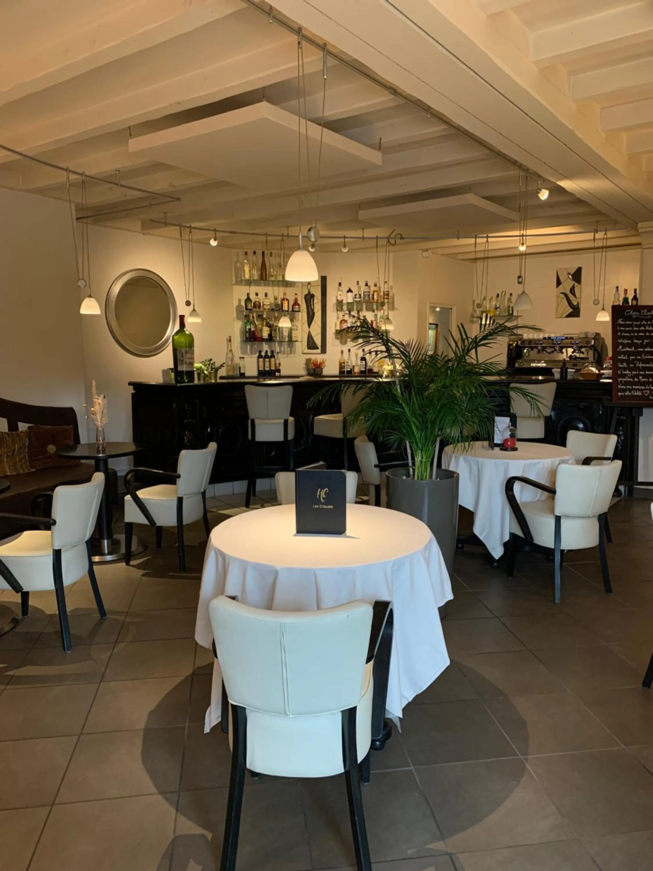 Lounge or bar in Les Criquets Hôtel & Spa