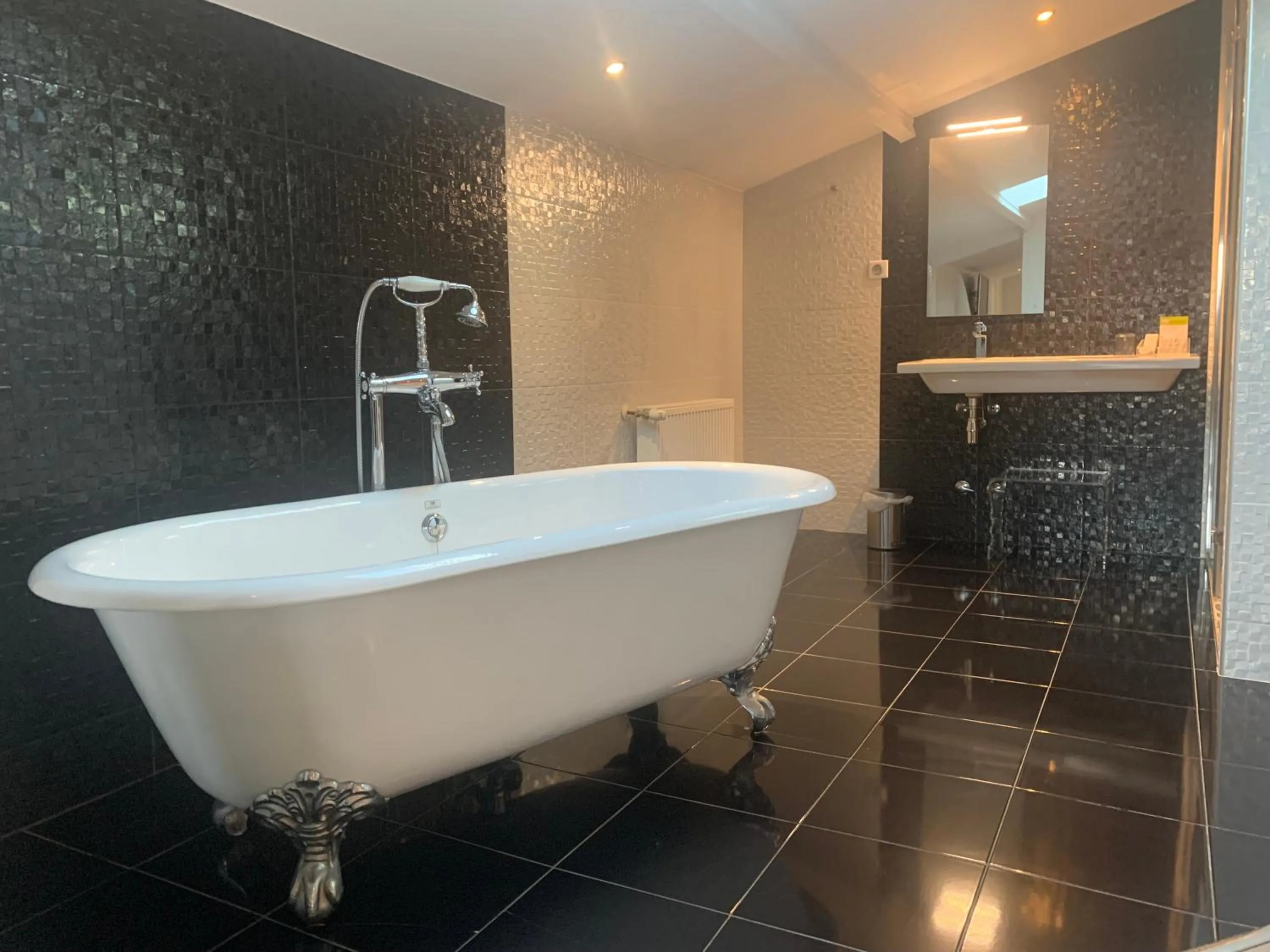 Bathroom in Les Criquets Hôtel & Spa