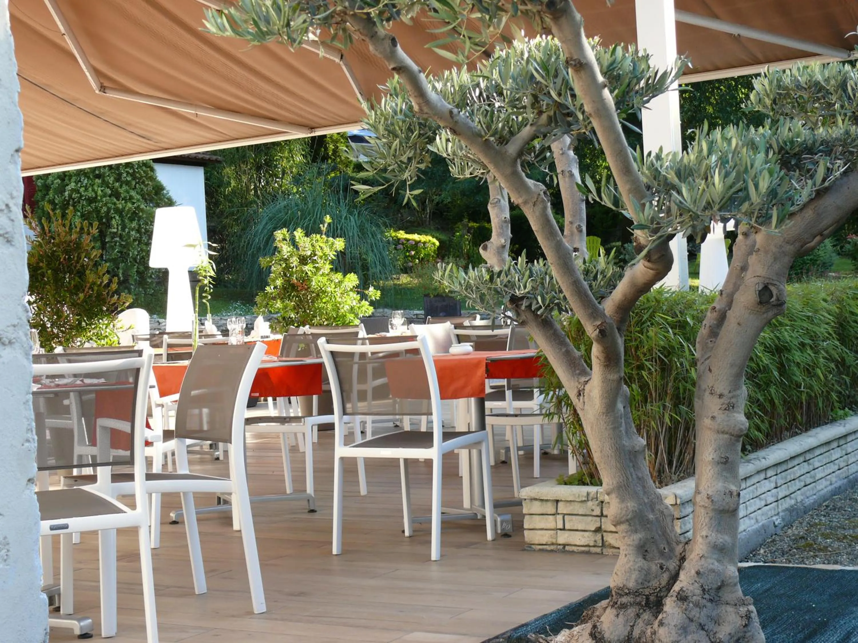 Patio in Les Criquets Hôtel & Spa