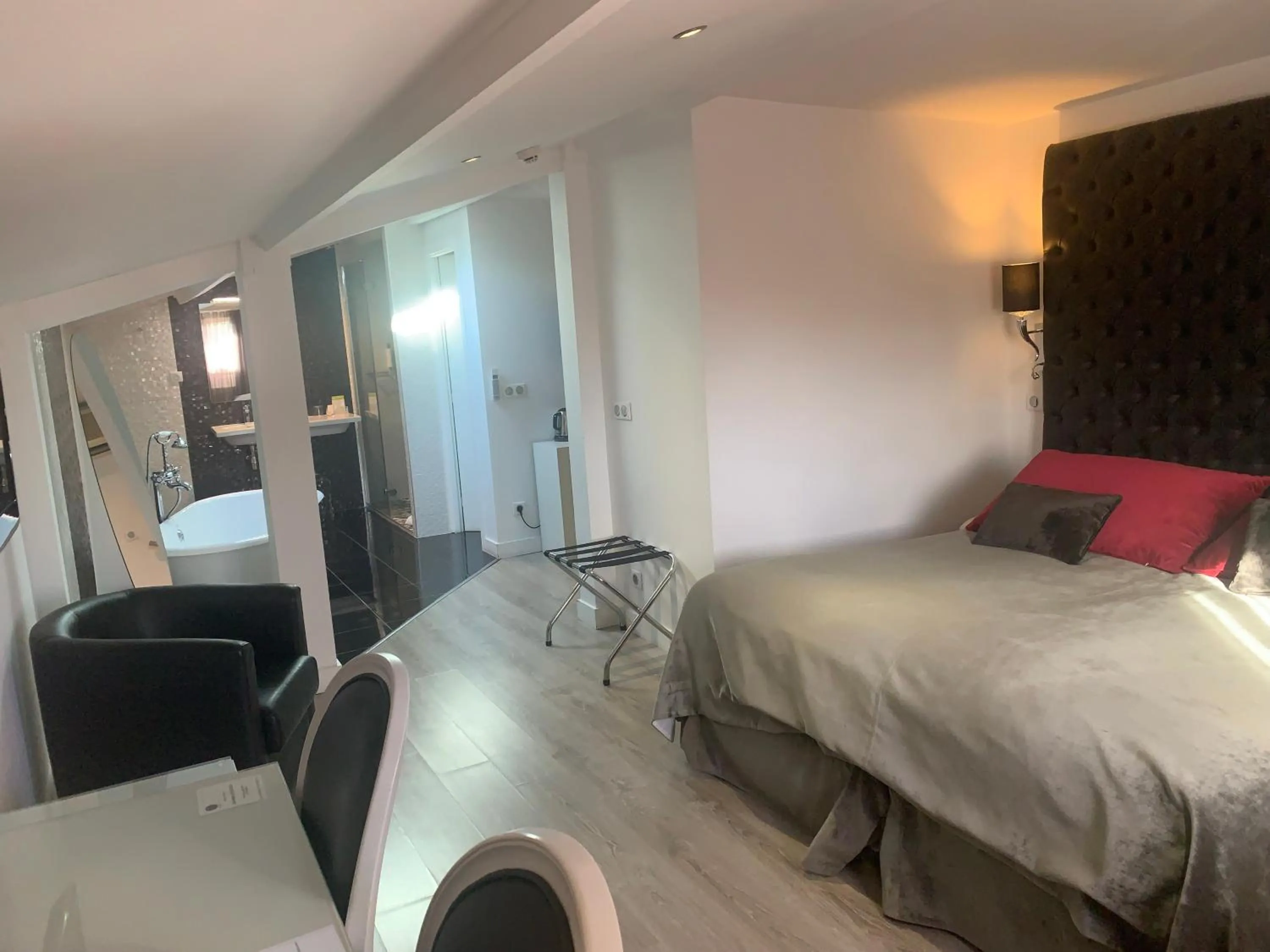 Photo of the whole room, Bed in Les Criquets Hôtel & Spa