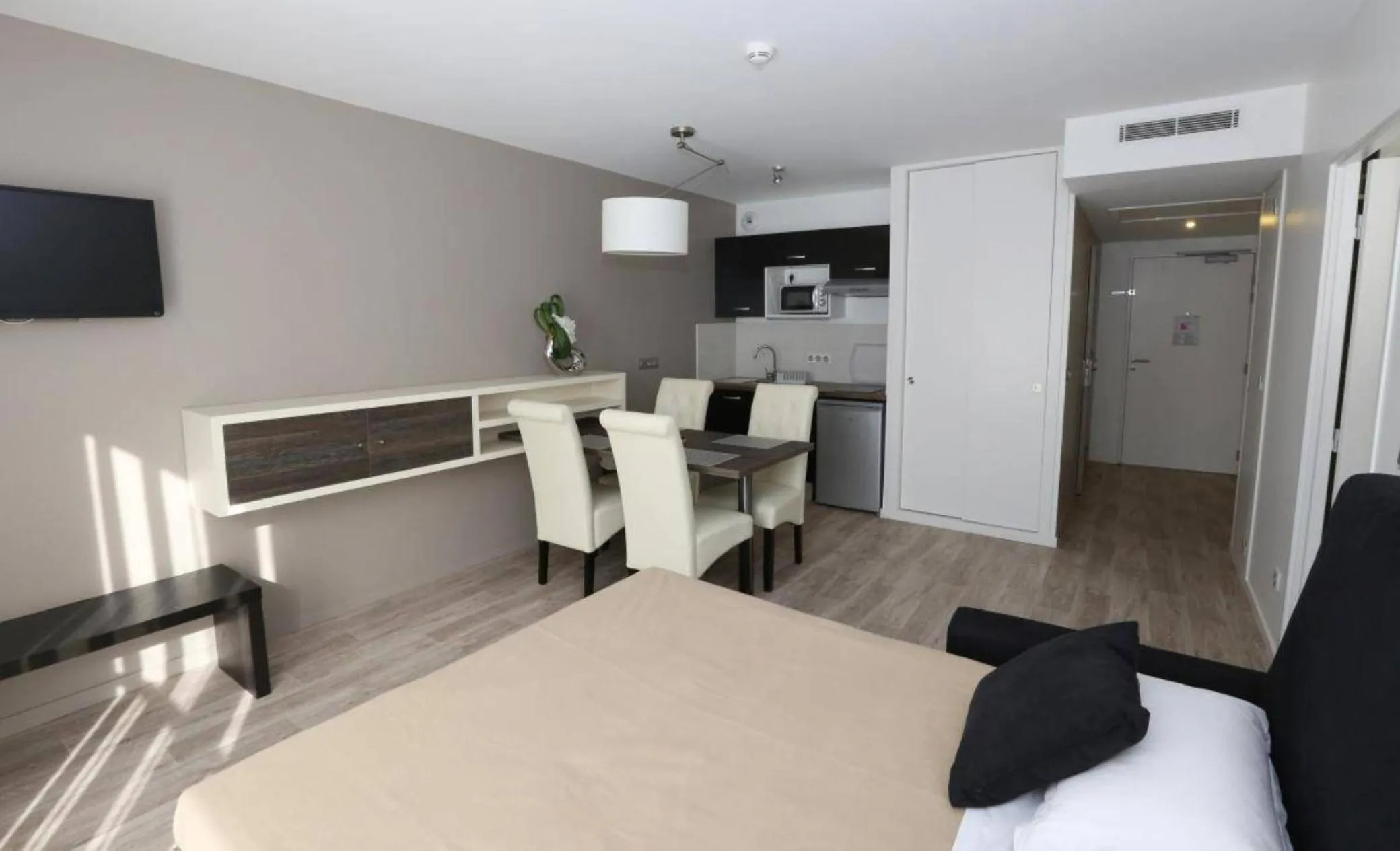 Bed in Les Criquets Hôtel & Spa