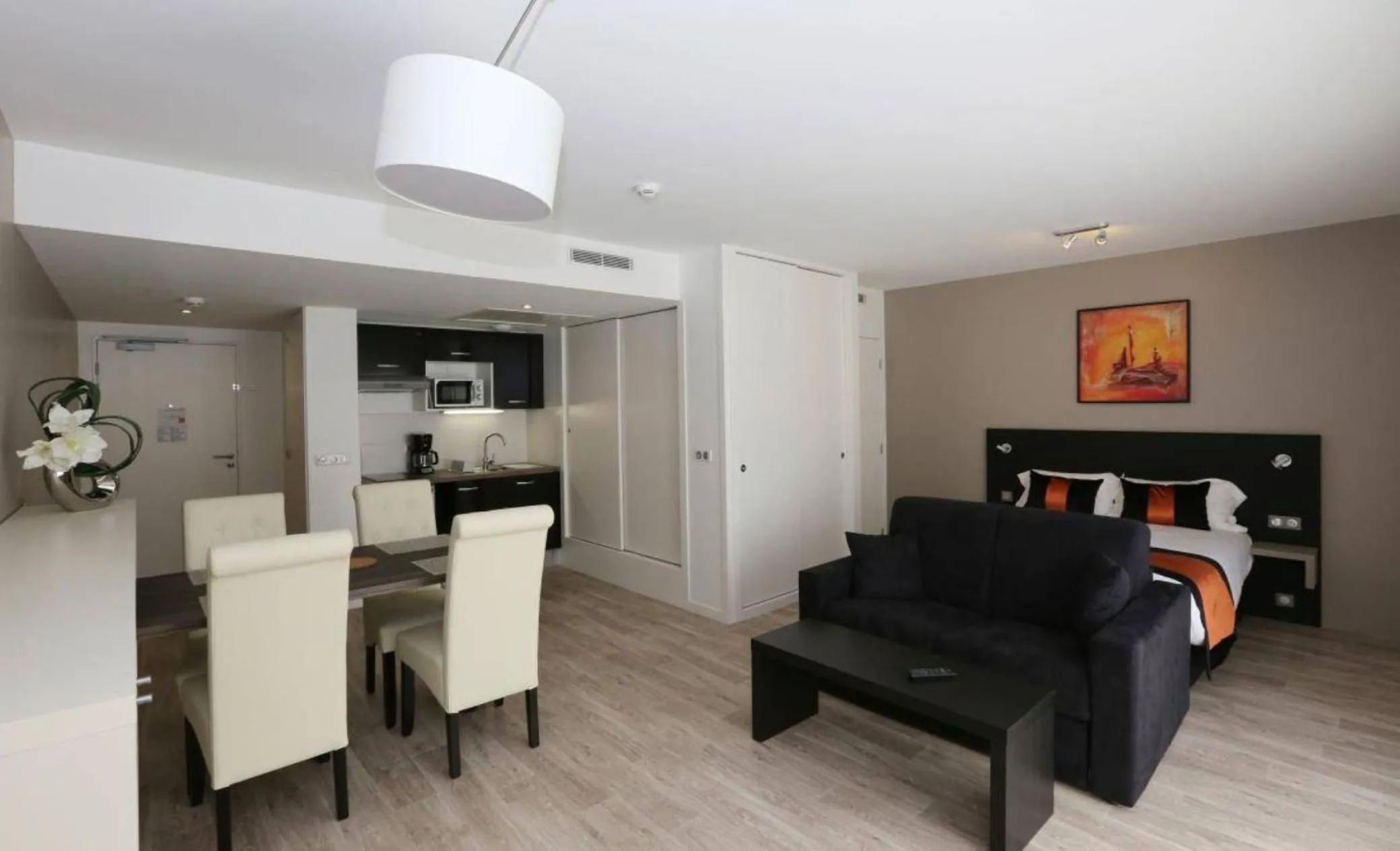 View (from property/room), Bed in Les Criquets Hôtel & Spa