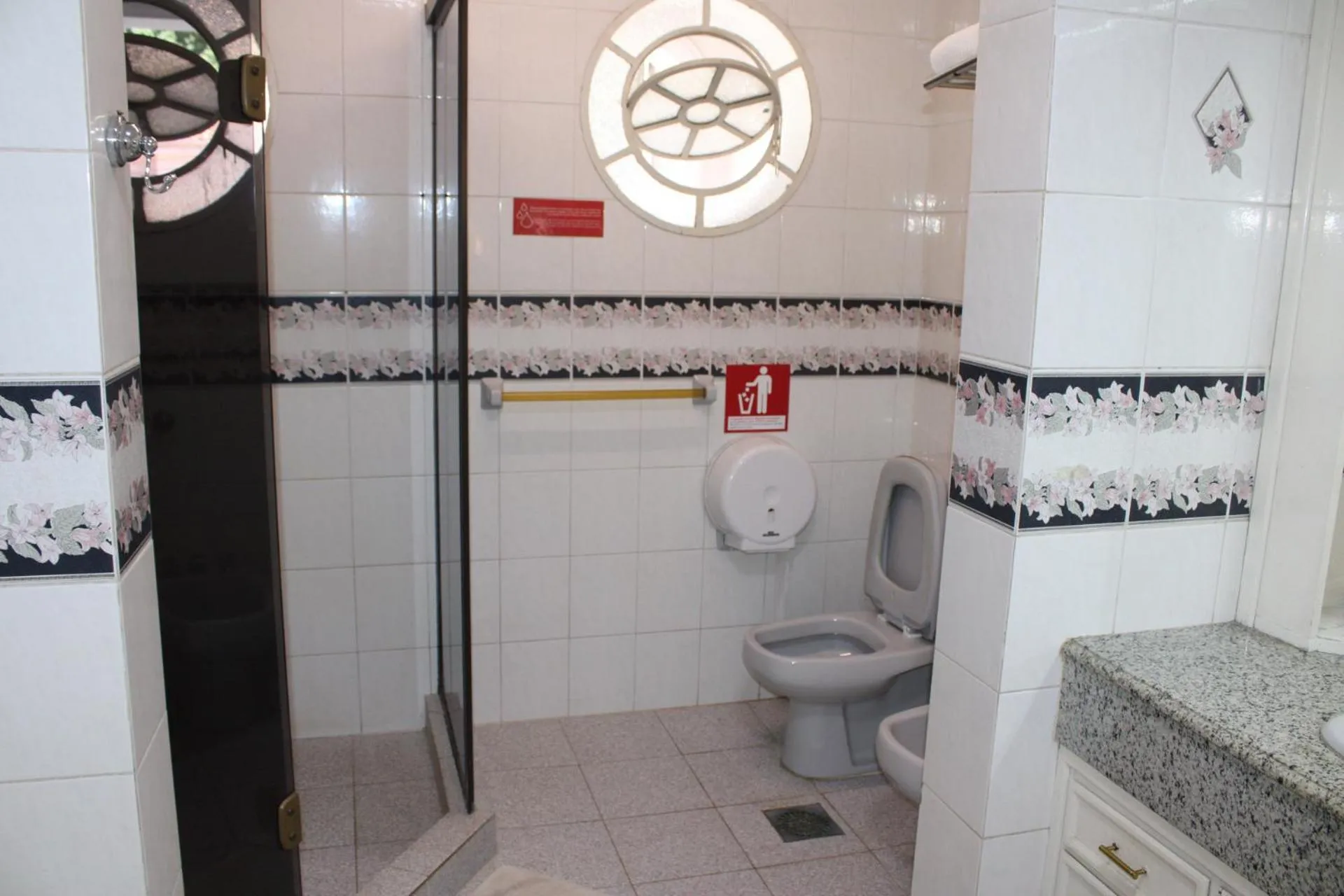 Shower in Aparthotel Maison Suisse