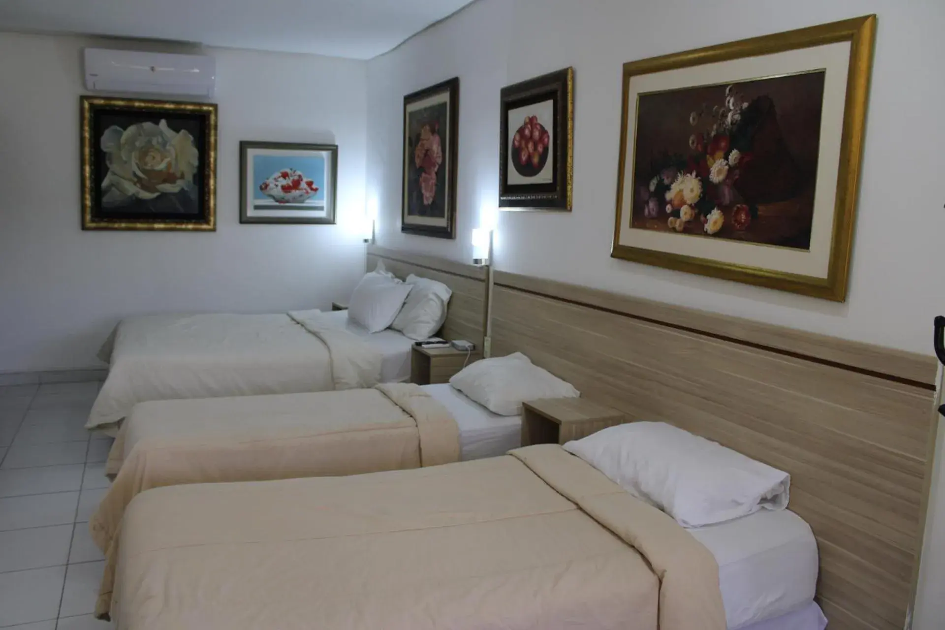 Triple Room in Aparthotel Maison Suisse Triple Room in Aparthotel Maison Suisse