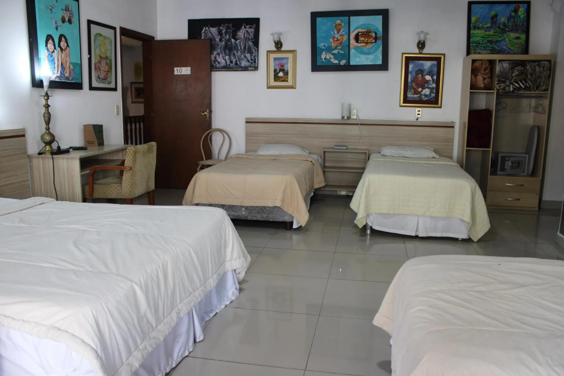 Bed in Aparthotel Maison Suisse