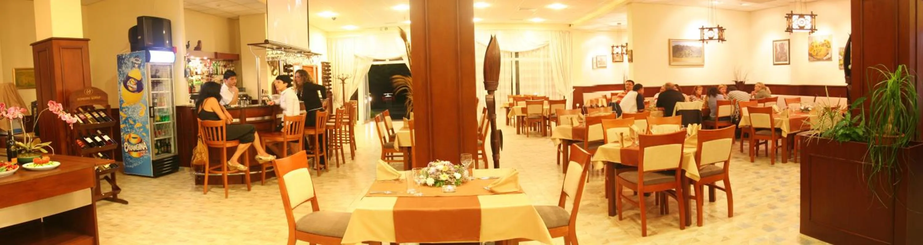Restaurant/places to eat in Joya Park Hotel