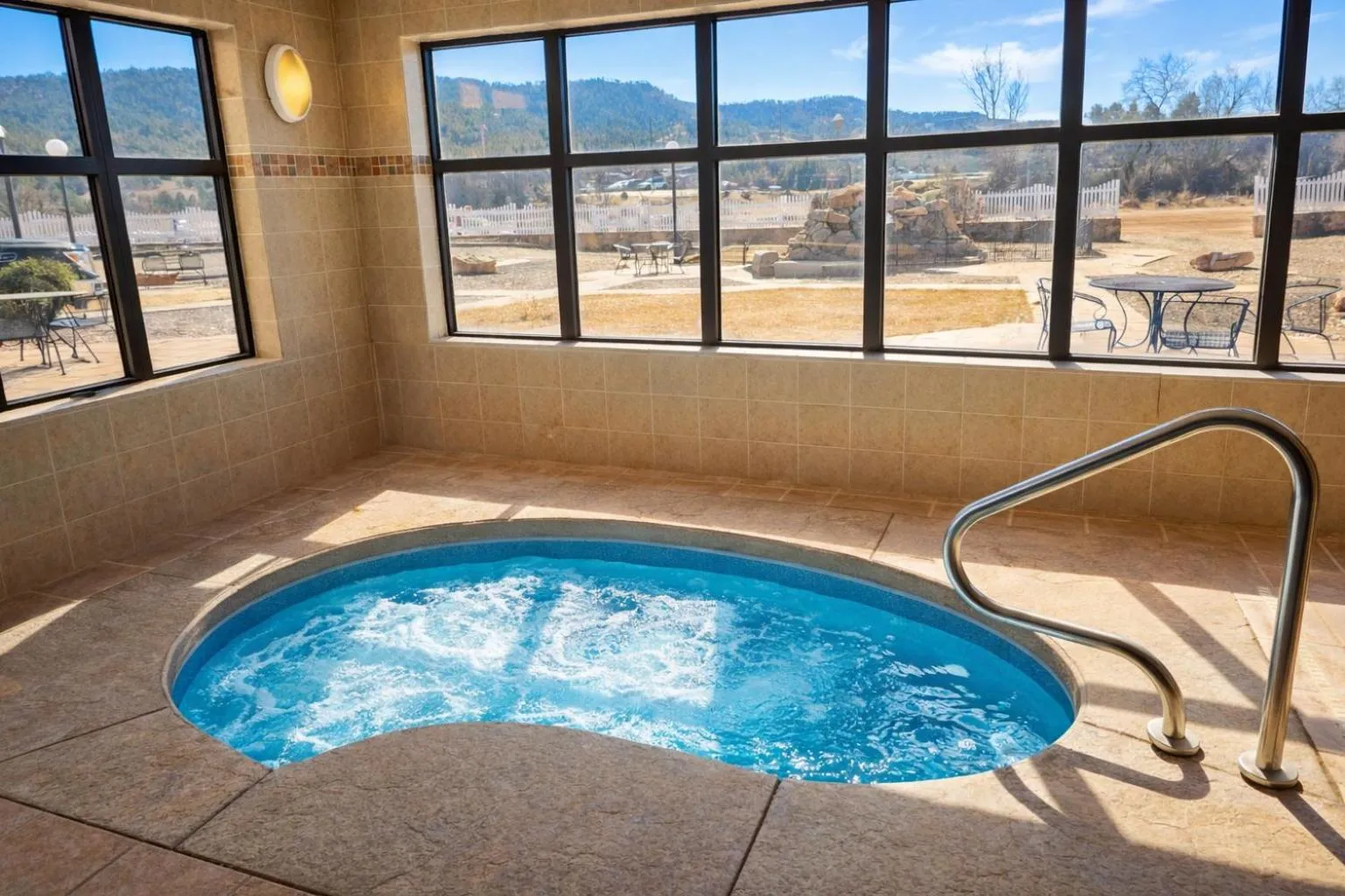 Hot Tub in Stay USA Hotel and Suites