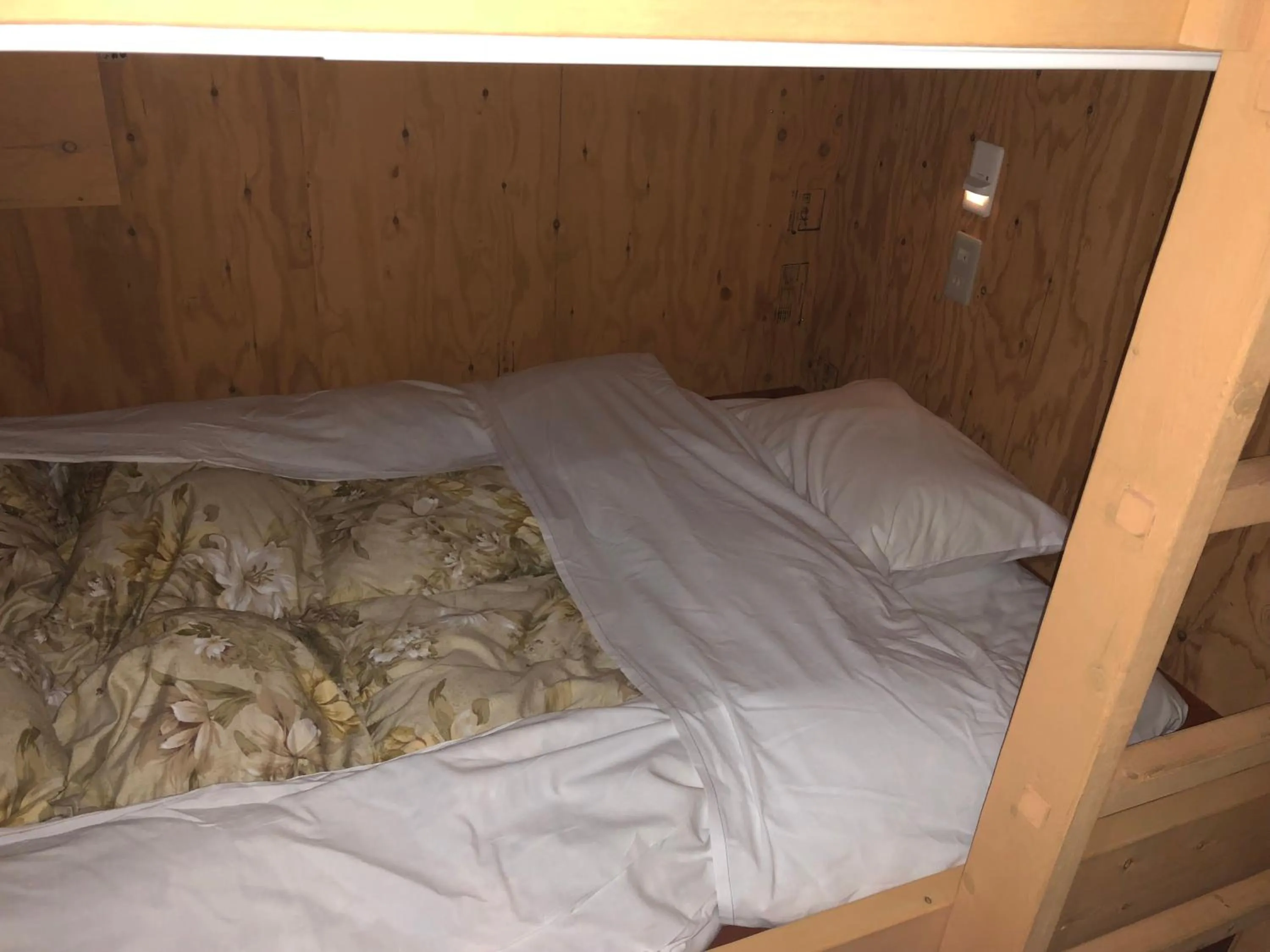 Bed in Guesthouse Otaru Wanokaze