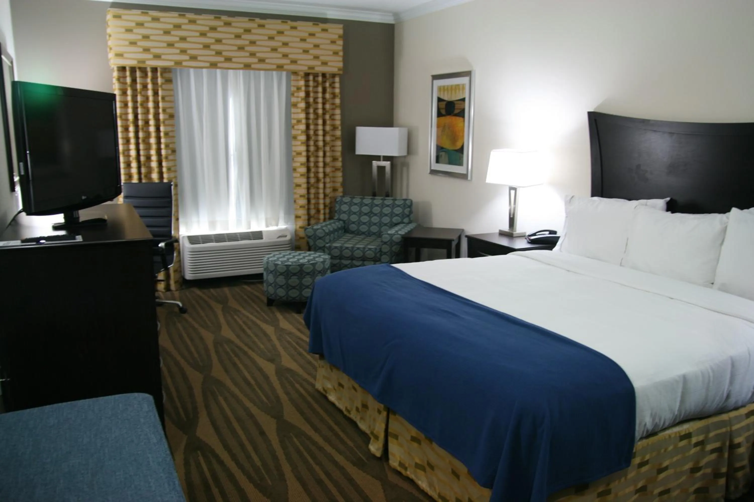 Photo of the whole room, Bed in Holiday Inn Express & Suites Corpus Christi - North by IHG