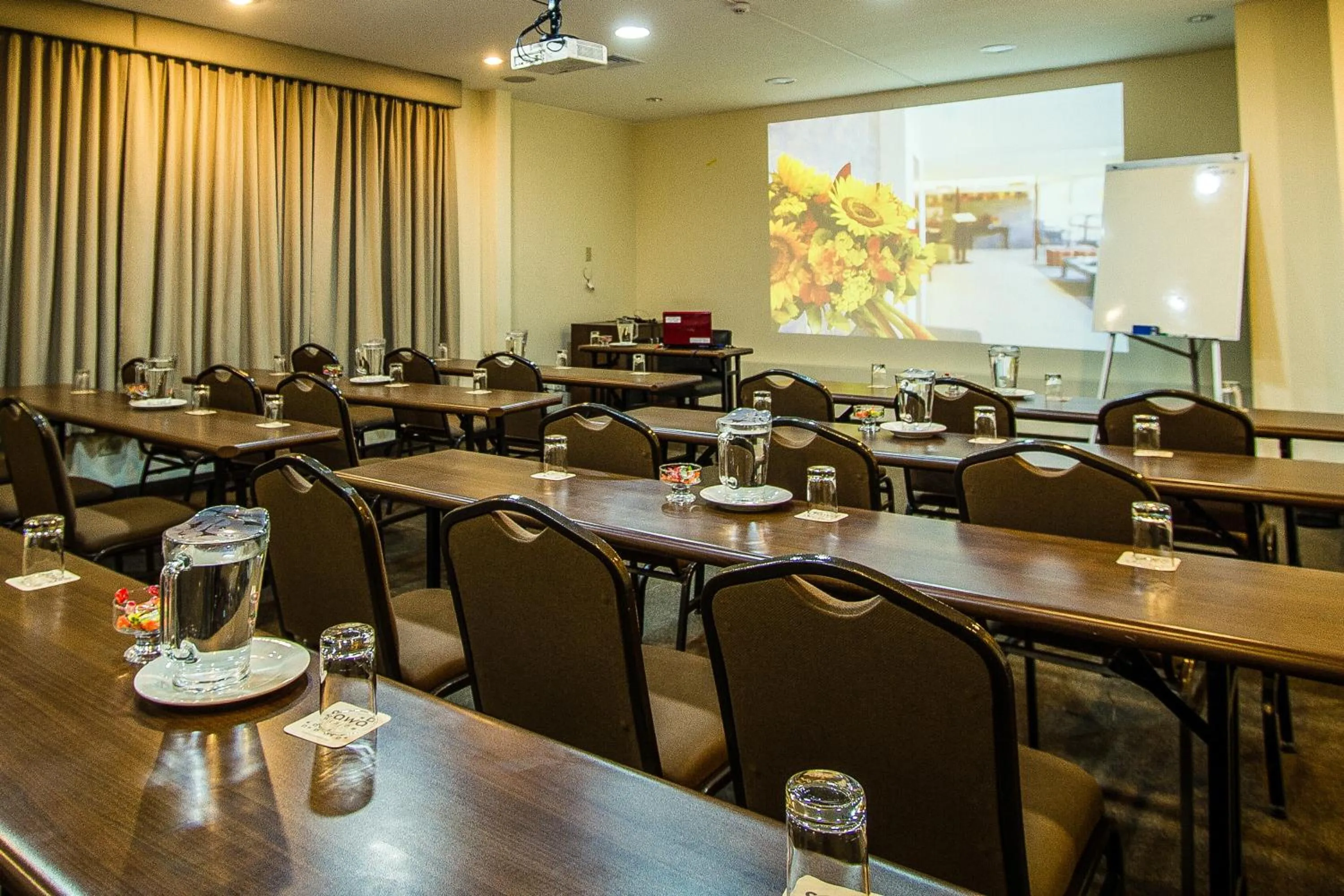 Meeting/conference room in Girasoles Hotel