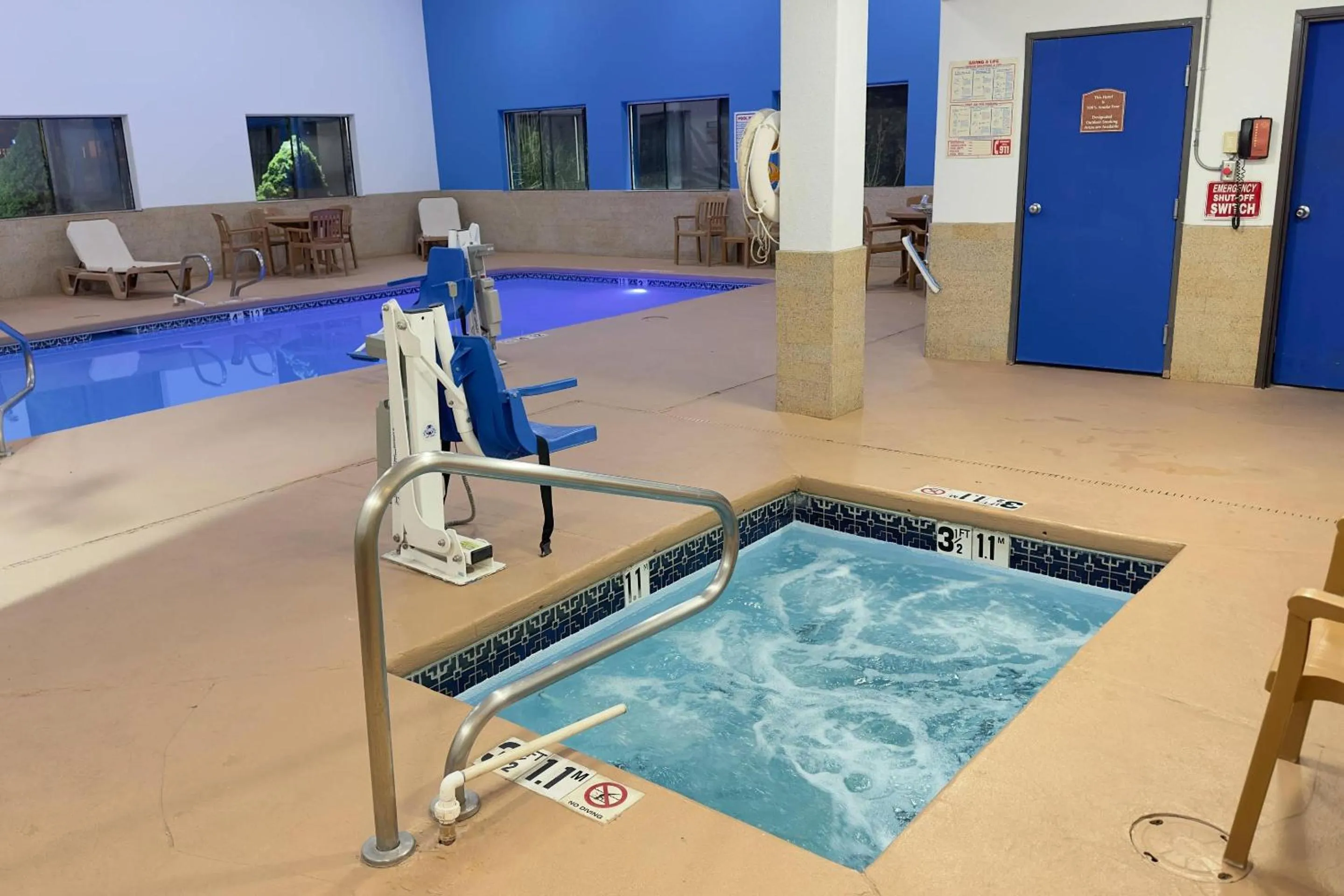 Swimming pool in Comfort Inn Near Gila National Forest