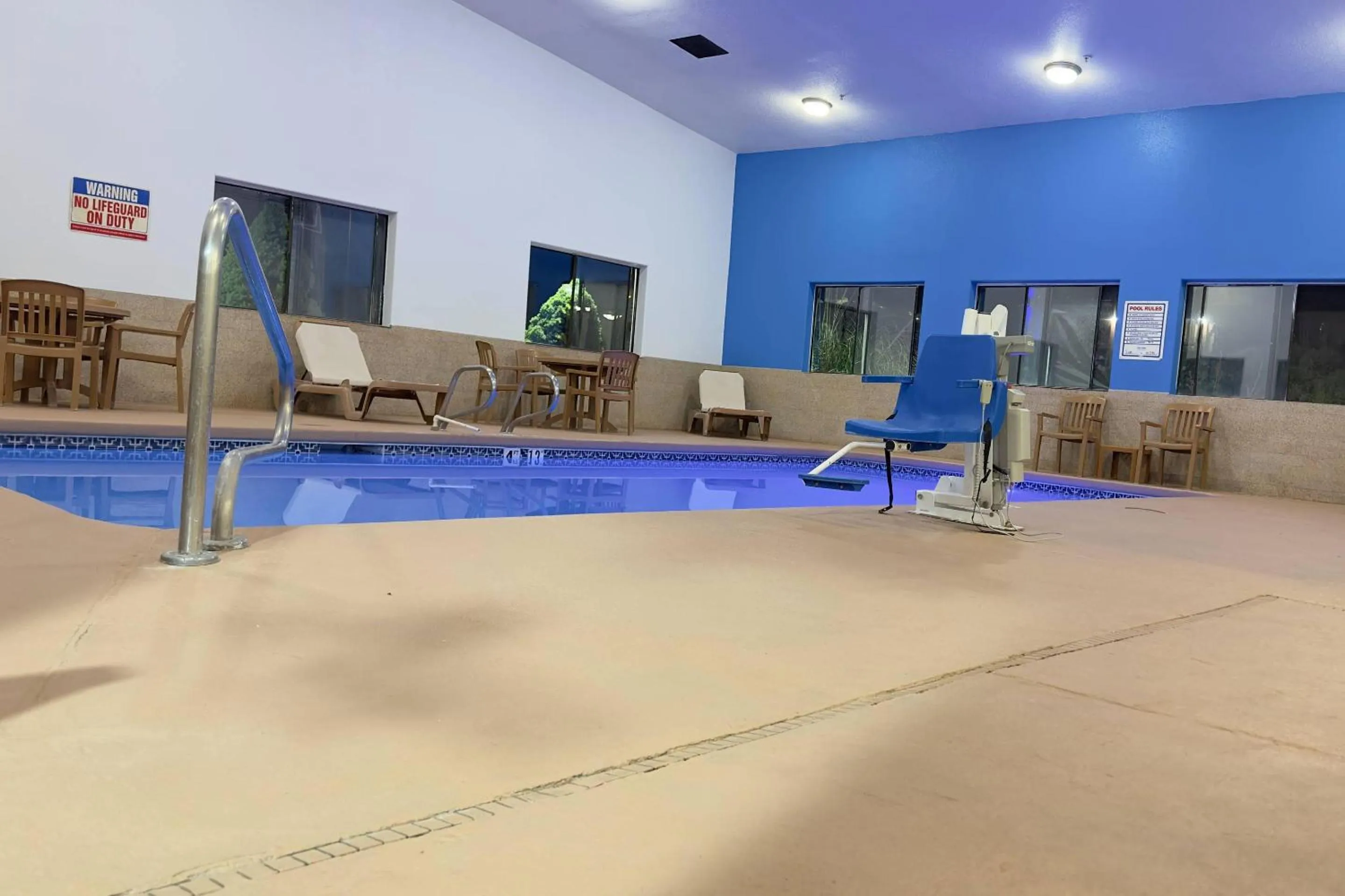 Swimming pool in Comfort Inn Near Gila National Forest
