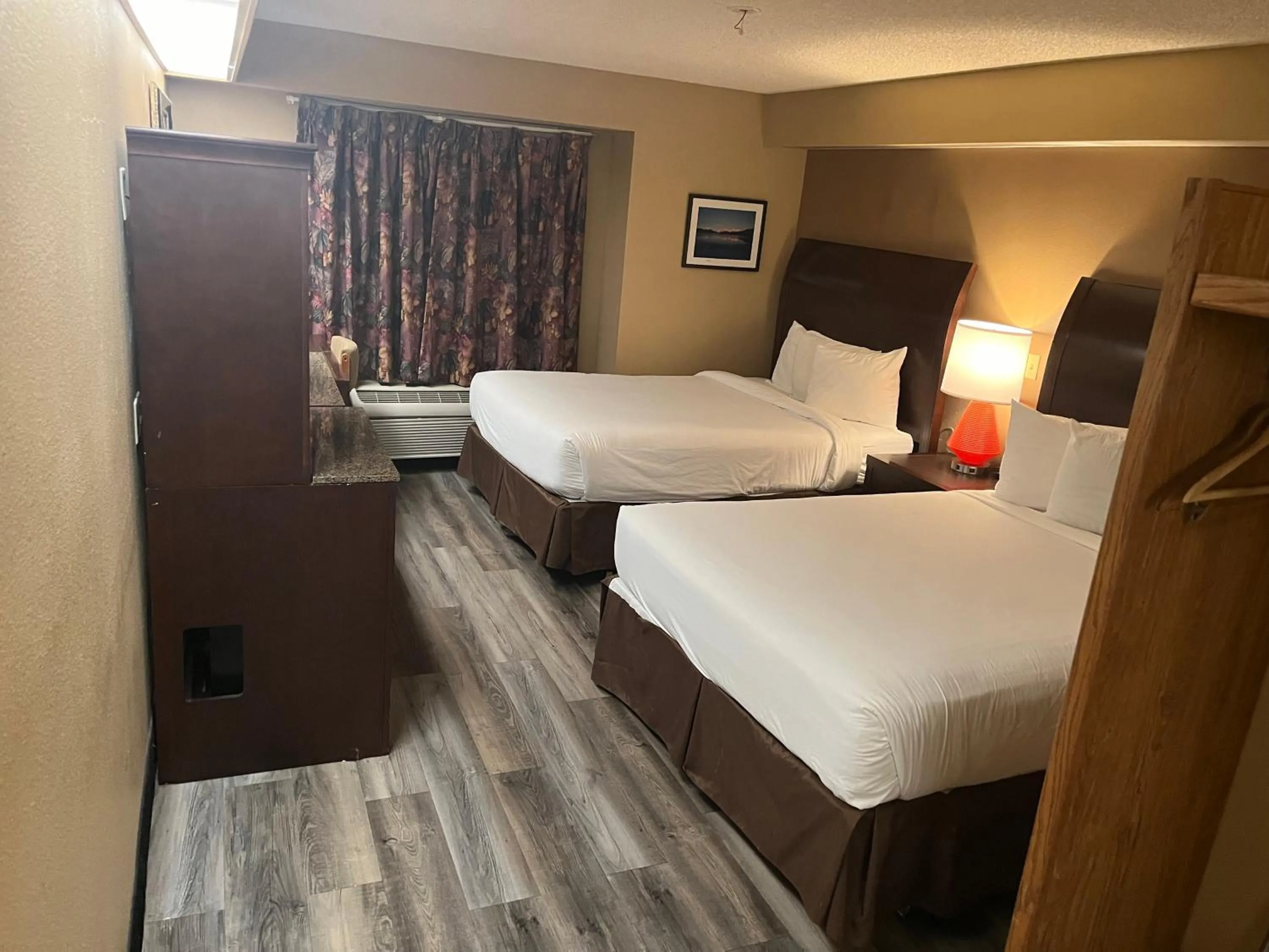 Bed in Americas Best Value Inn Kalispell