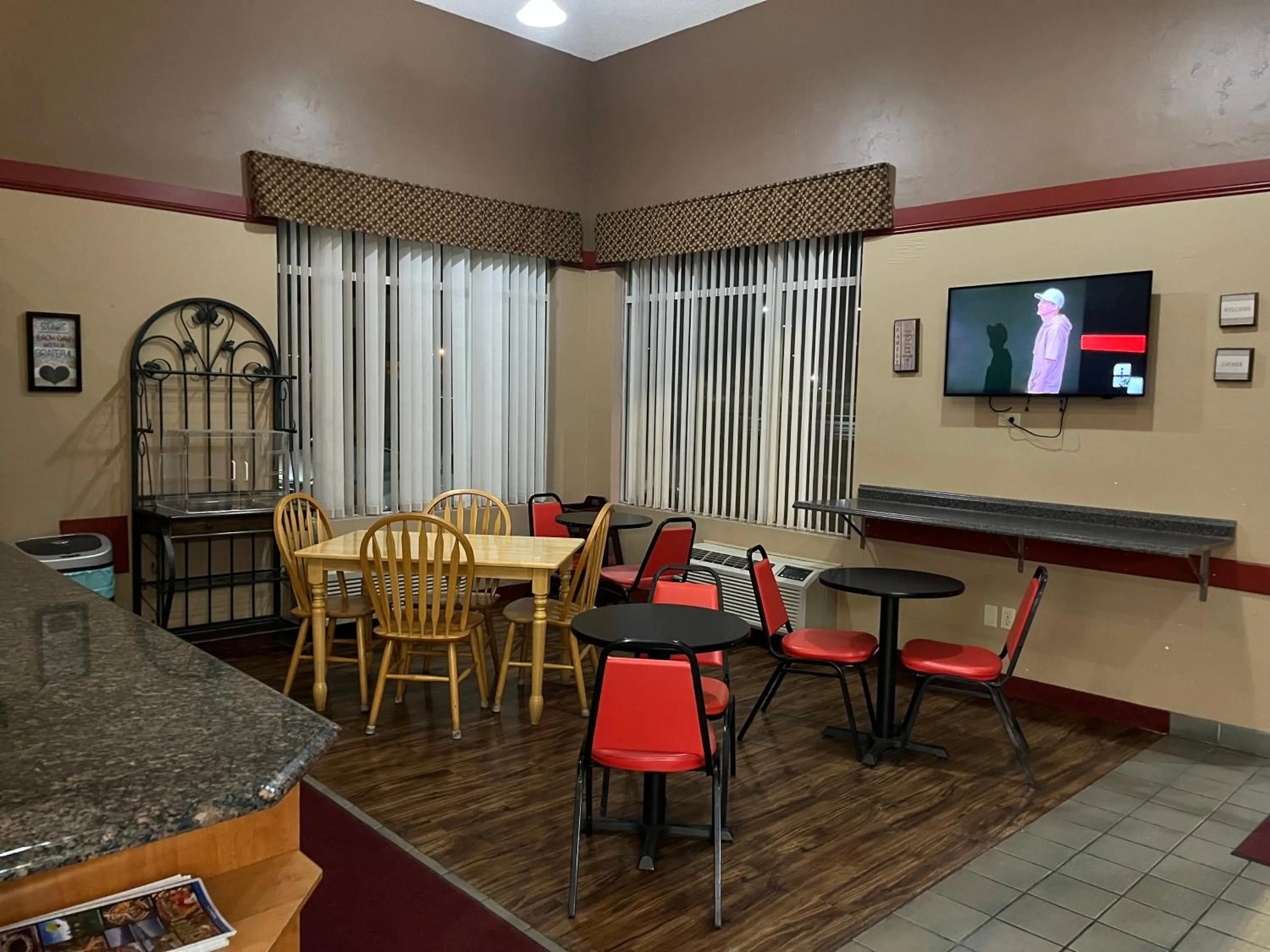 Dining area in Americas Best Value Inn Kalispell