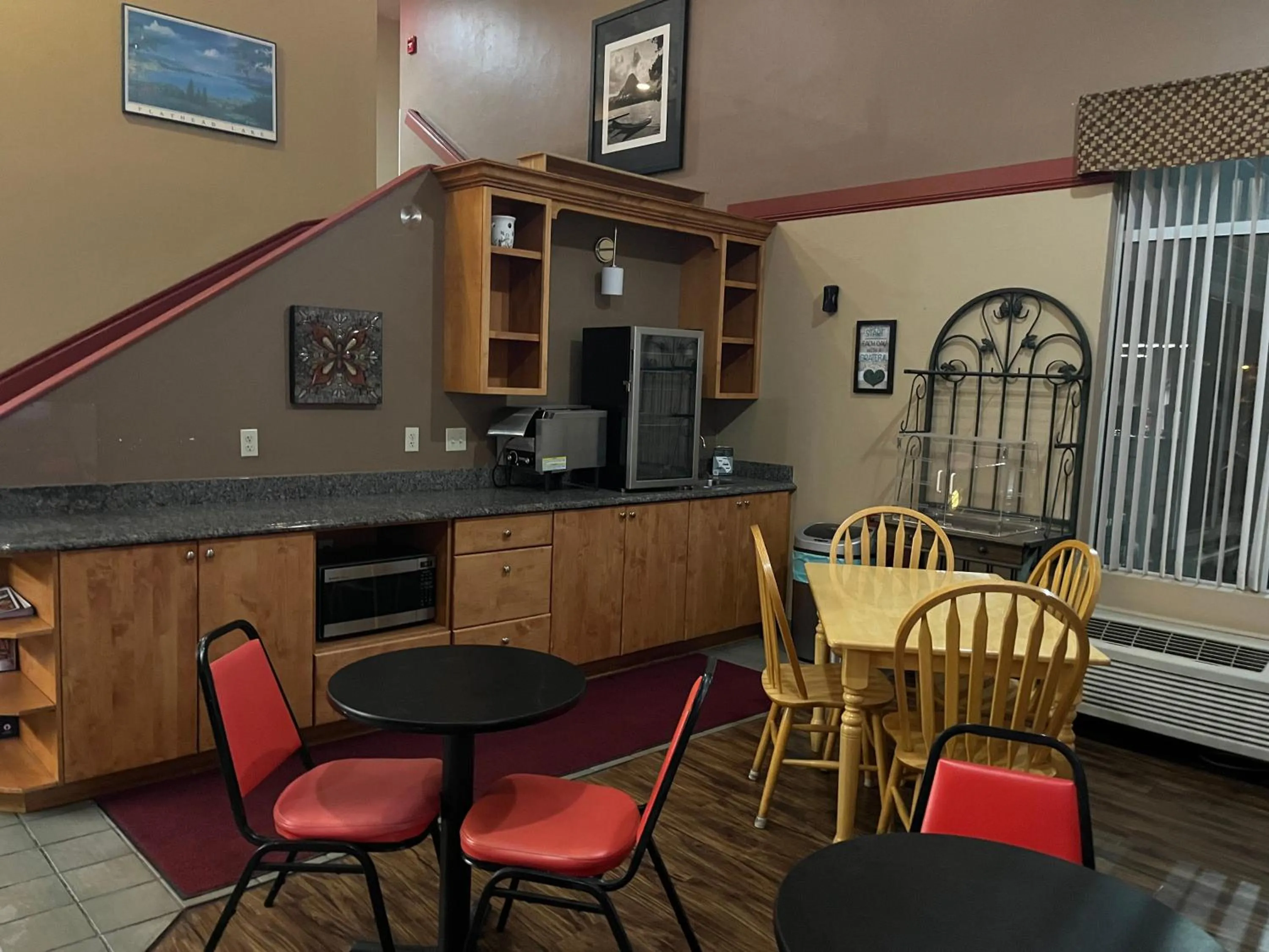 Dining area in Americas Best Value Inn Kalispell