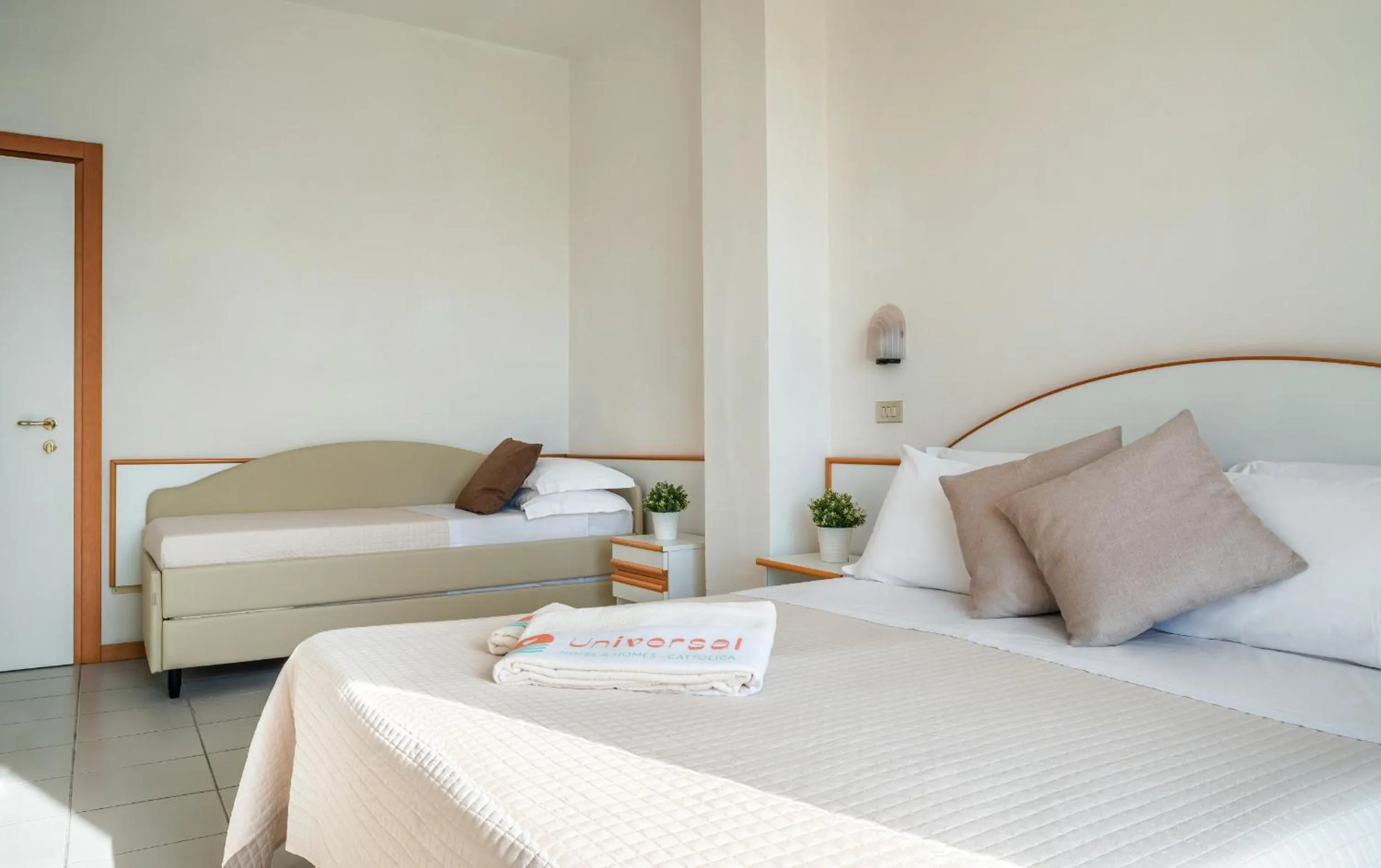 Animals, Bed in Hotel Universal