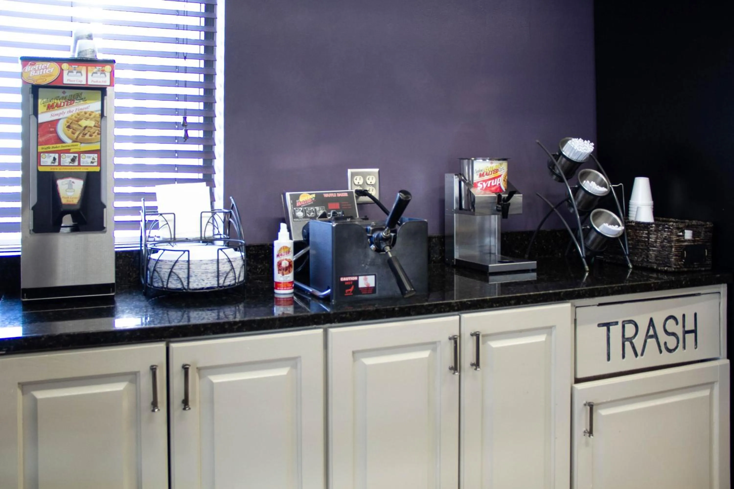 Breakfast in New Victorian Inn - Sioux City