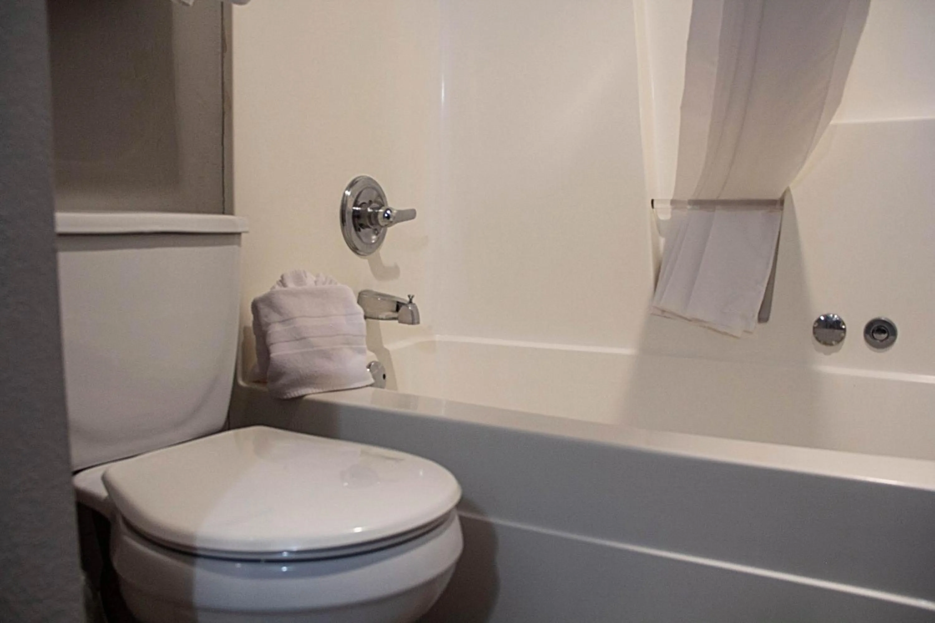 Bath in New Victorian Inn - Sioux City