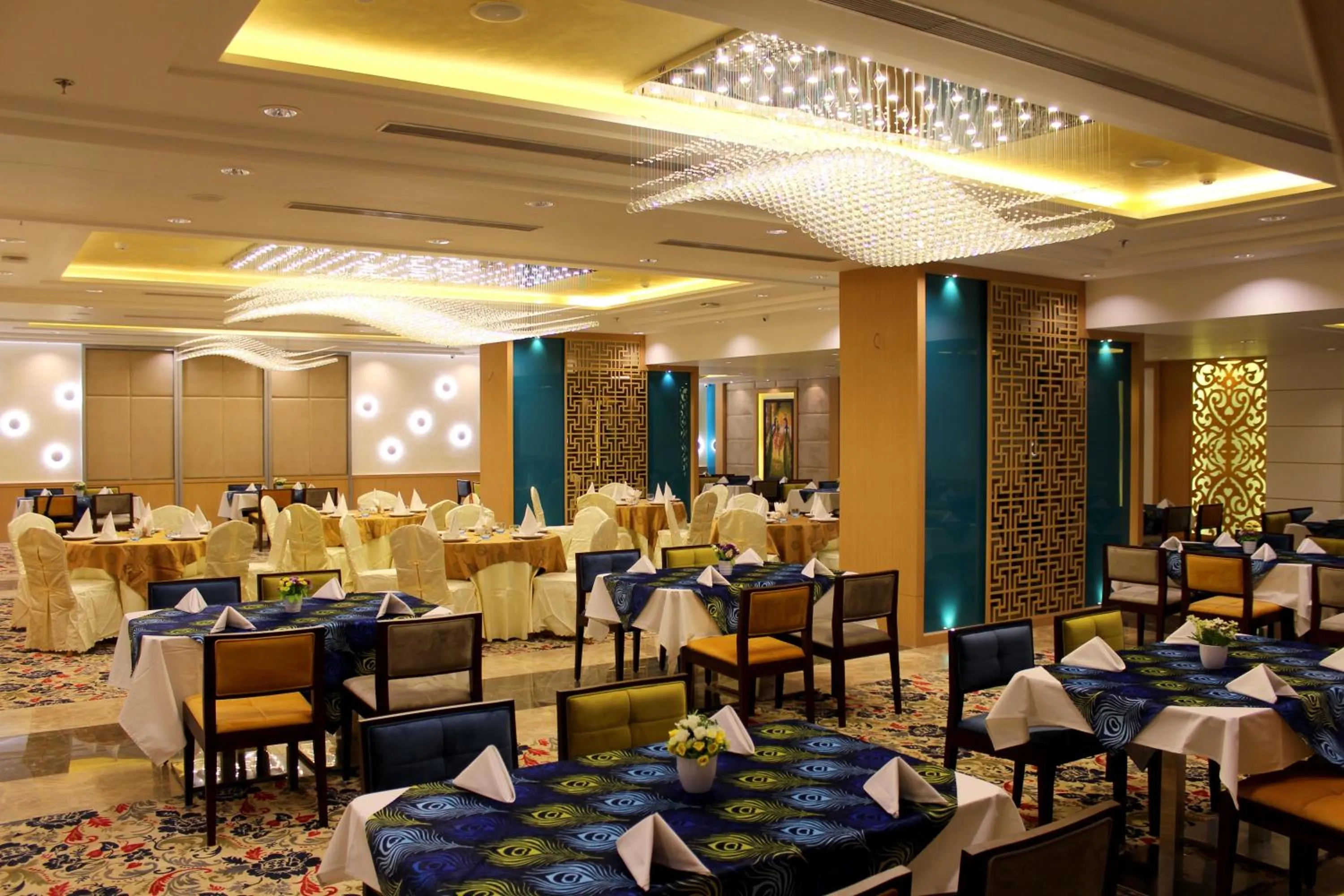 Restaurant/places to eat in SKK Blu Hotel & Spa