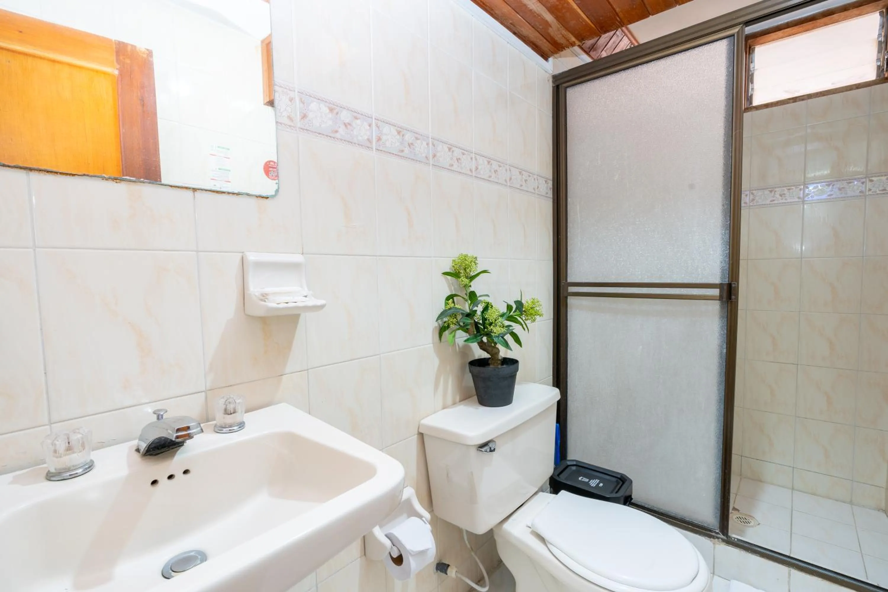 Shower in Hotel Arhuaco Rodadero