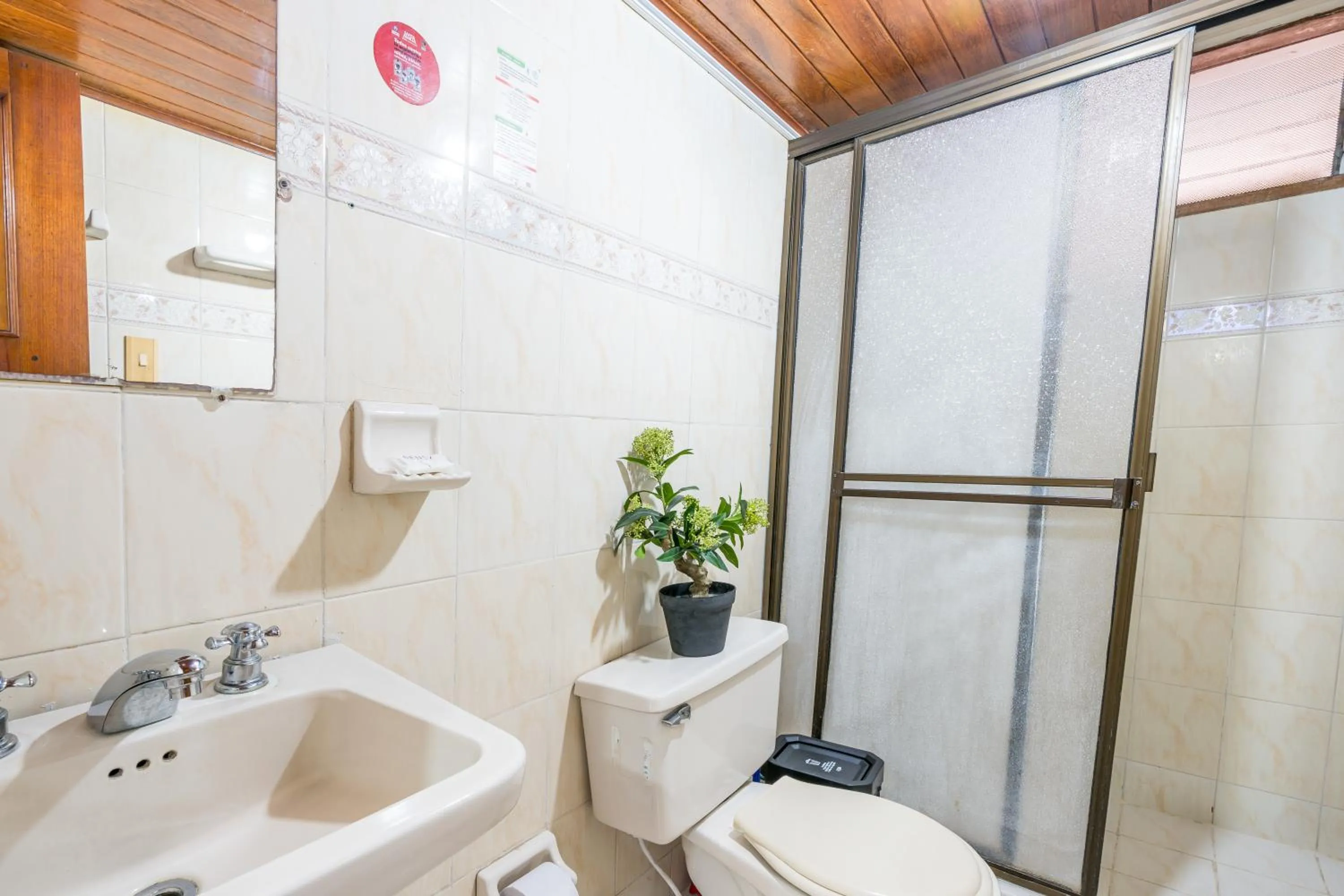 Shower in Hotel Arhuaco Rodadero